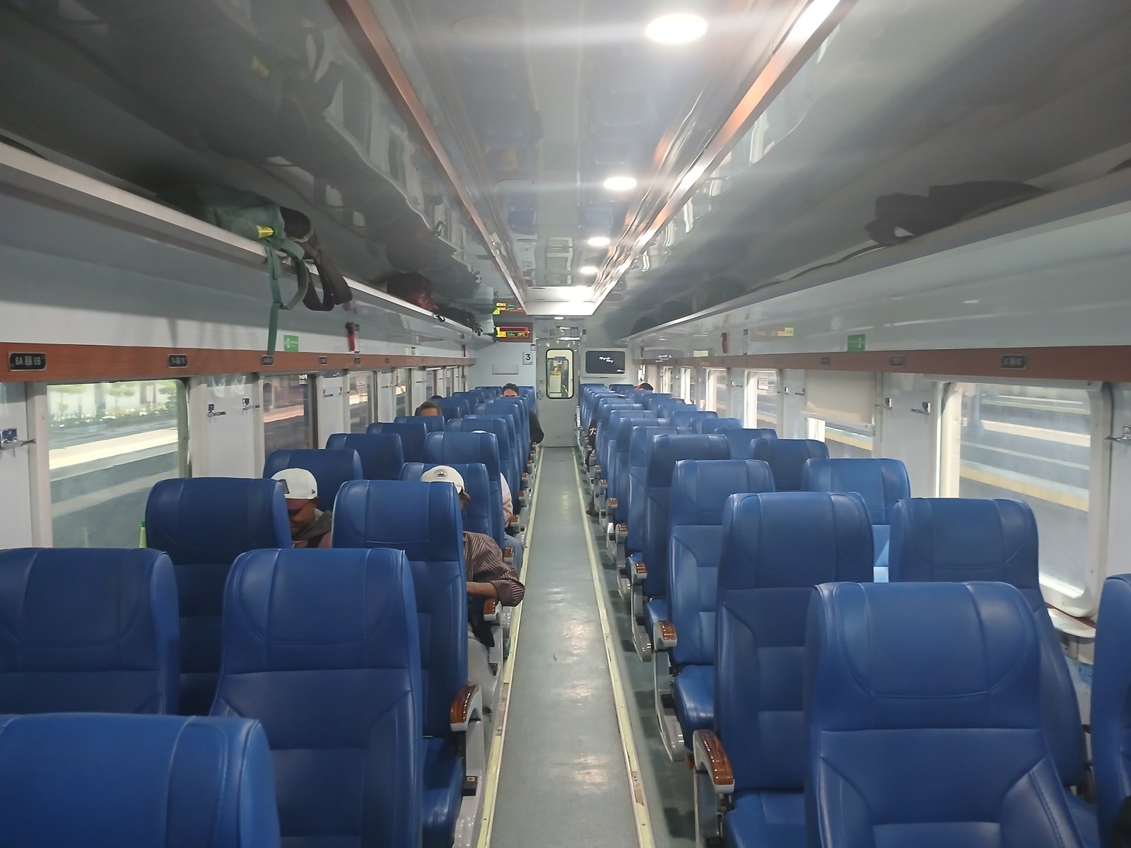Interior ka kamandaka kelas ekonomi