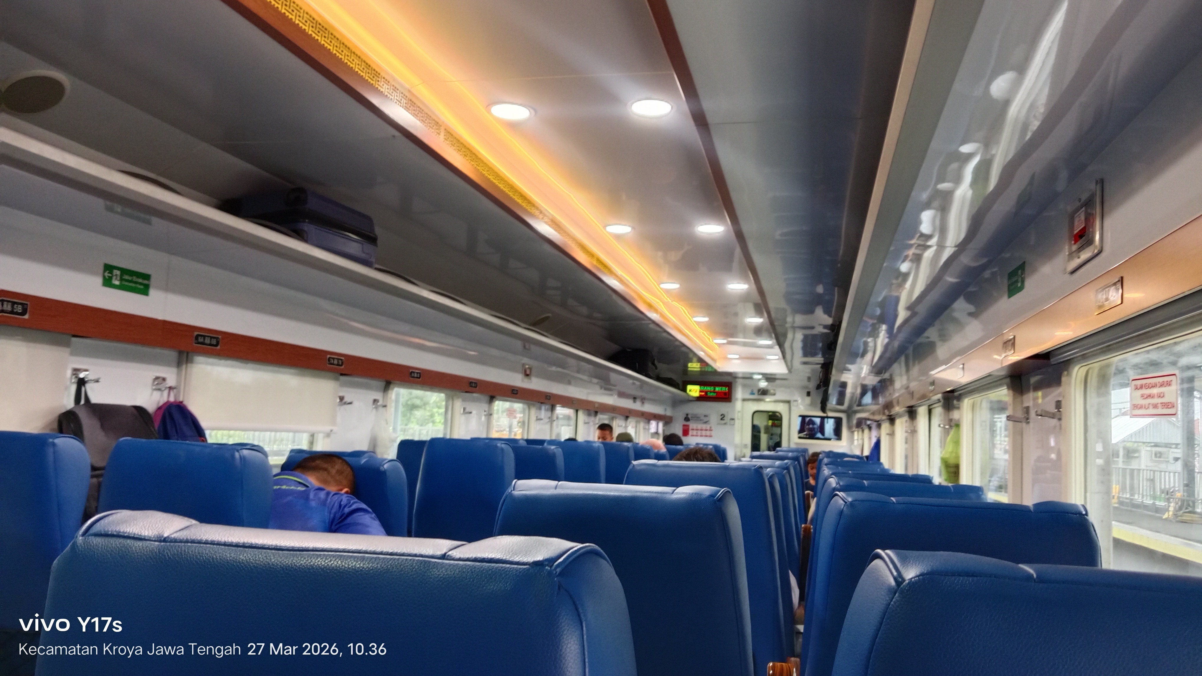 Foto Interior KA Kamandaka relasi Semarang Tawang (SMT) – Cilacap (CP)  - Kereta Ka Kamandaka di Indonesia