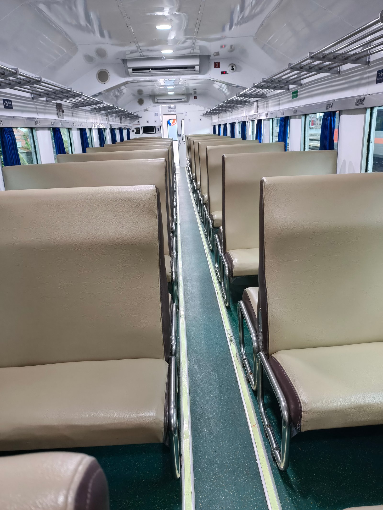 Interior kereta ekonomi pso