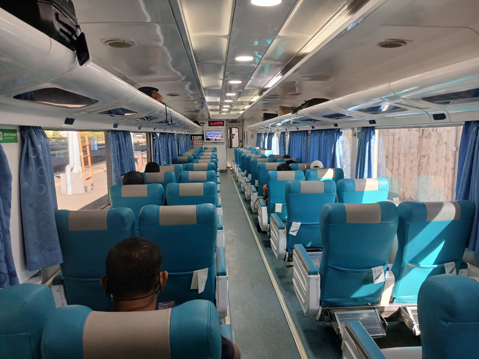 Interior kereta exekutif 3 lumayan lega