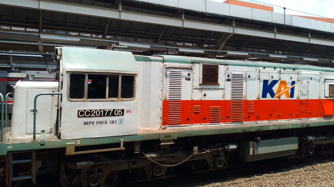 Jakatingkir  di Stasiun Indonesia - foto kereta api terbaru