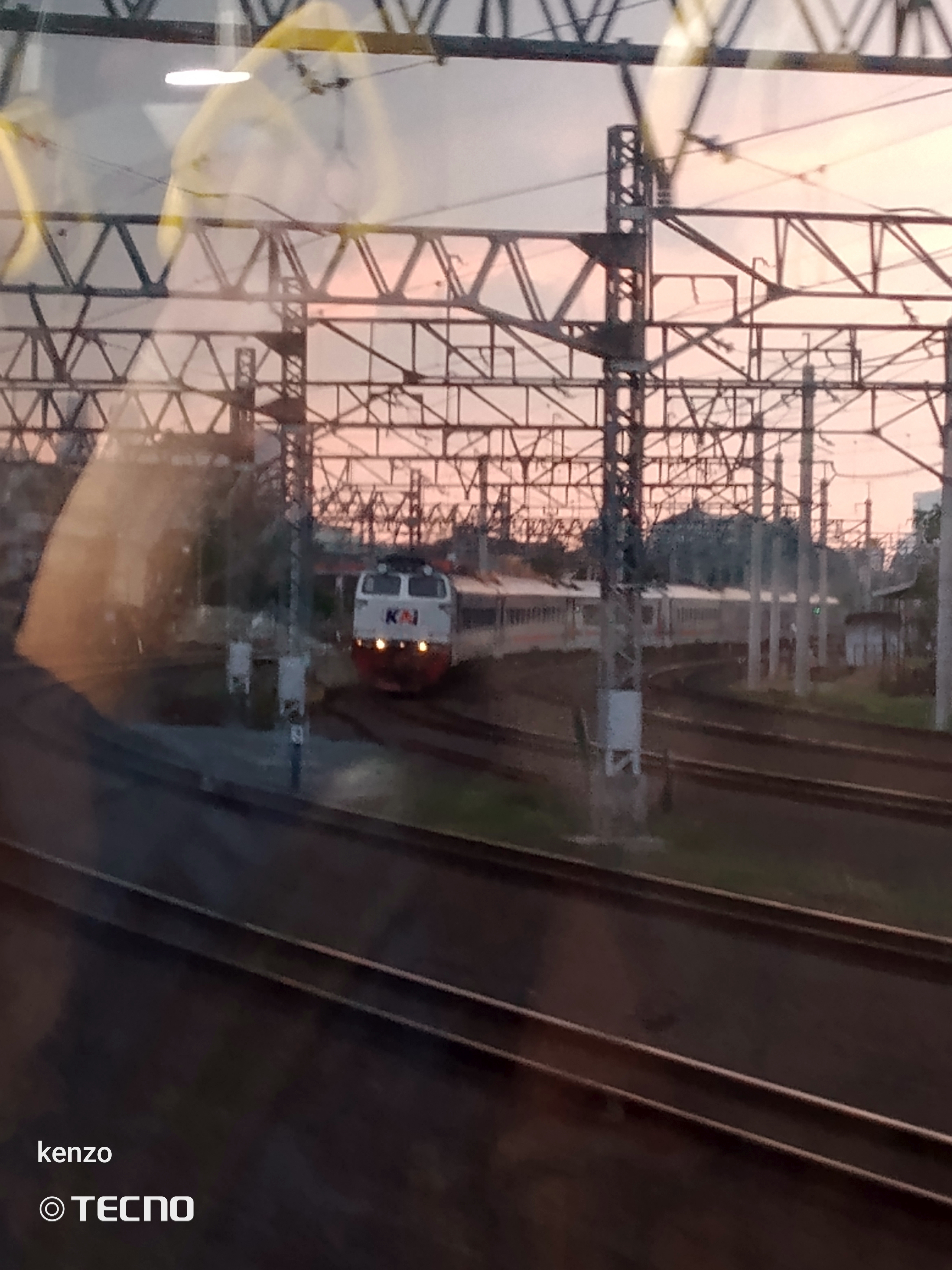 KA CIKURAY  di Stasiun Indonesia - foto kereta api terbaru