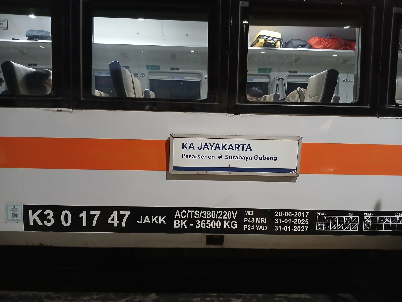Ka jayakarta tujuan surabaya gubeng ful trip - trending kereta api