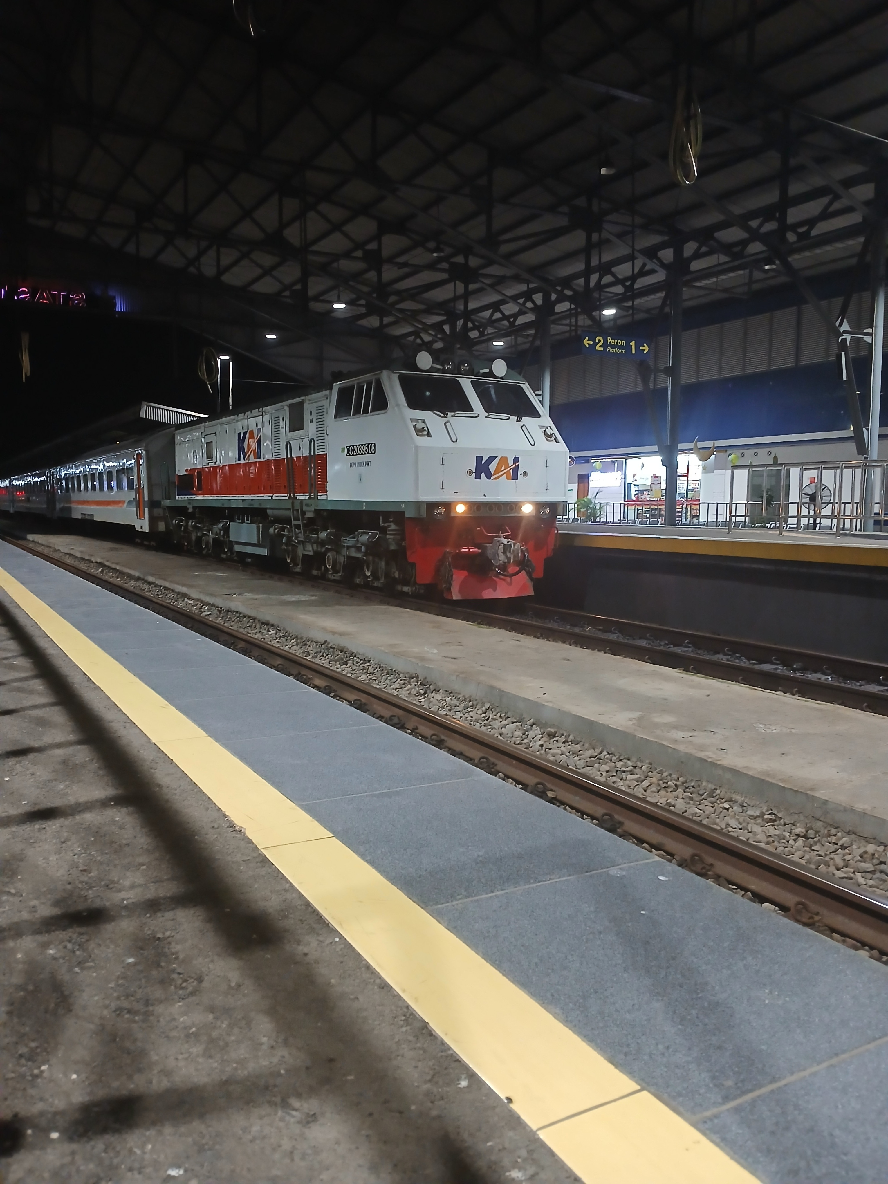 Ka kutojaya selatan tambahan di Indonesia - foto kereta api