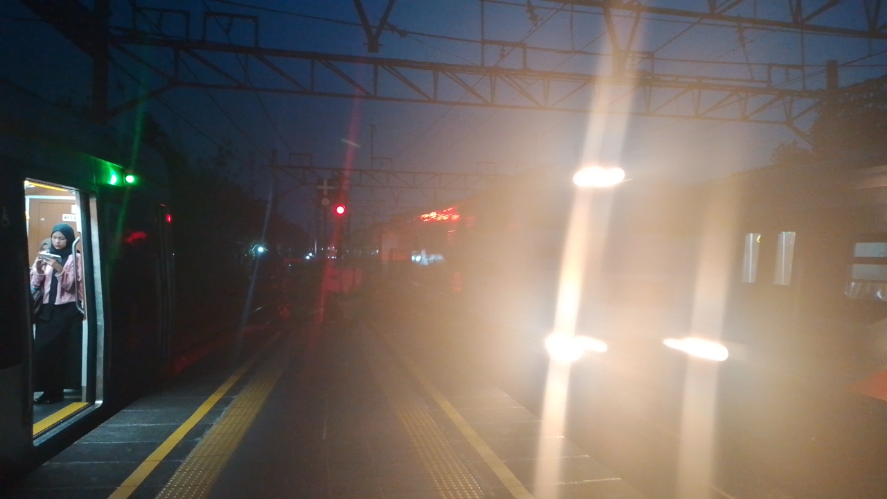 KA Majapahit  di Stasiun Indonesia - foto kereta api terbaru