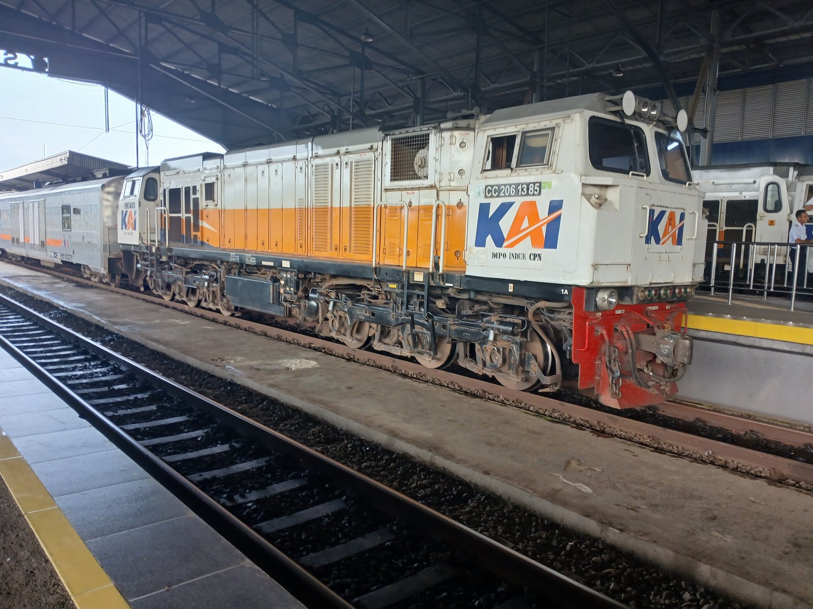 Ka purwojaya siap berangkat