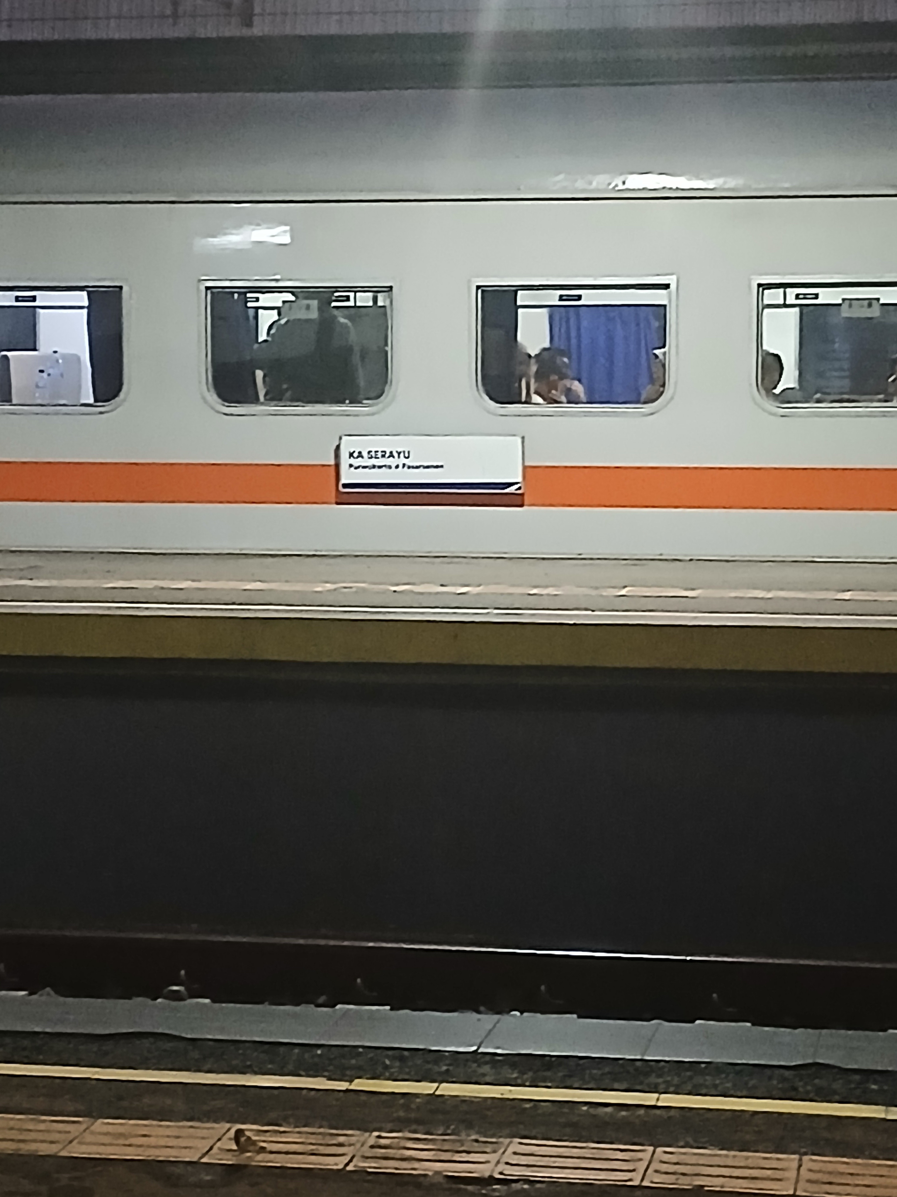 Ka serayu pse - pwt di Indonesia - foto kereta api