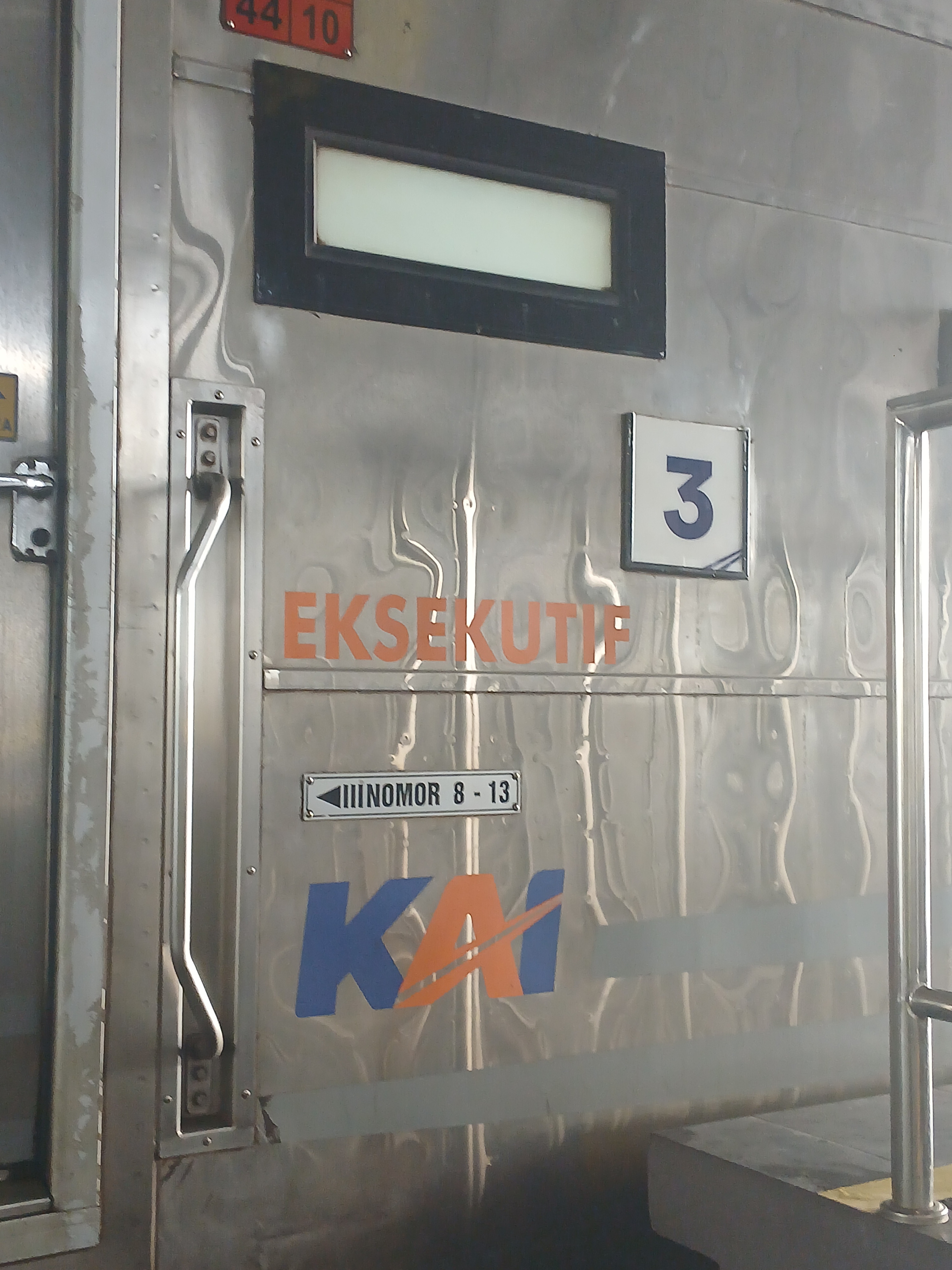 Ka tambahan yk gmr edisi lebaran di Stasiun Indonesia - foto kereta api terbaru