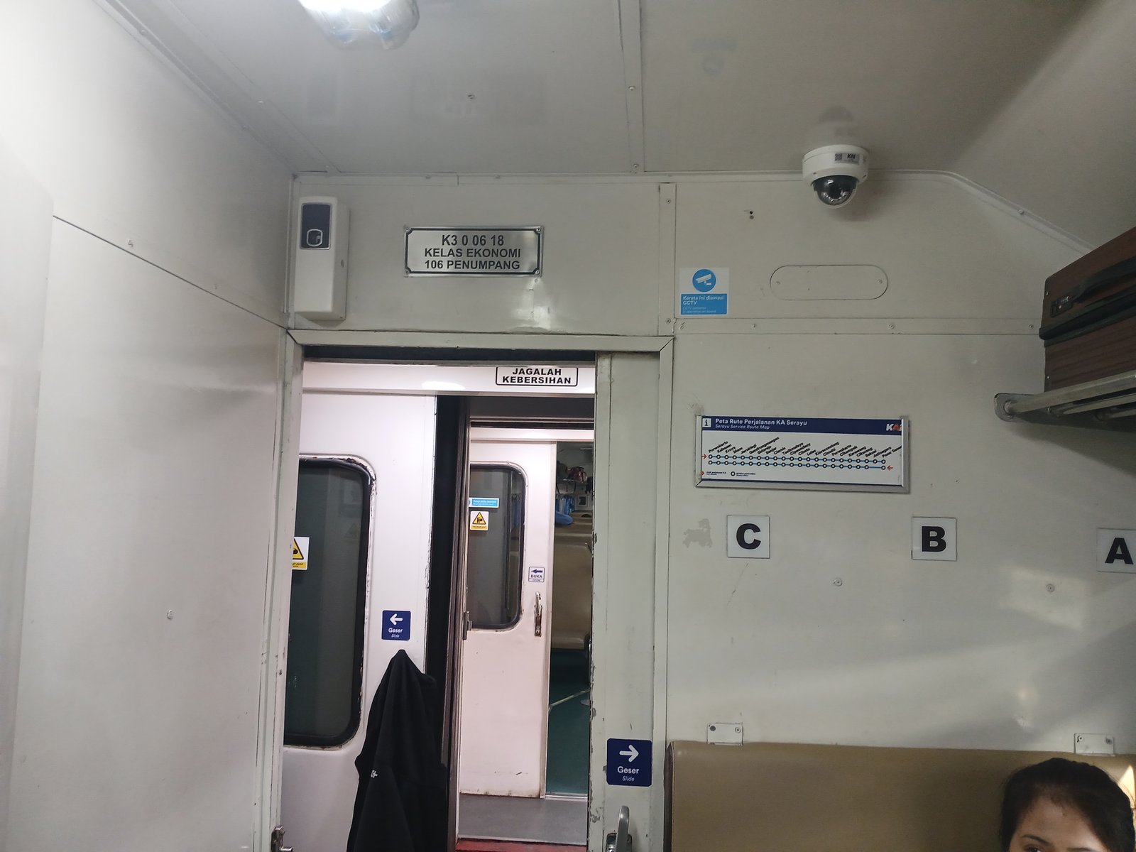 Kapasitas penumpang rangkaian kereta api serayu 