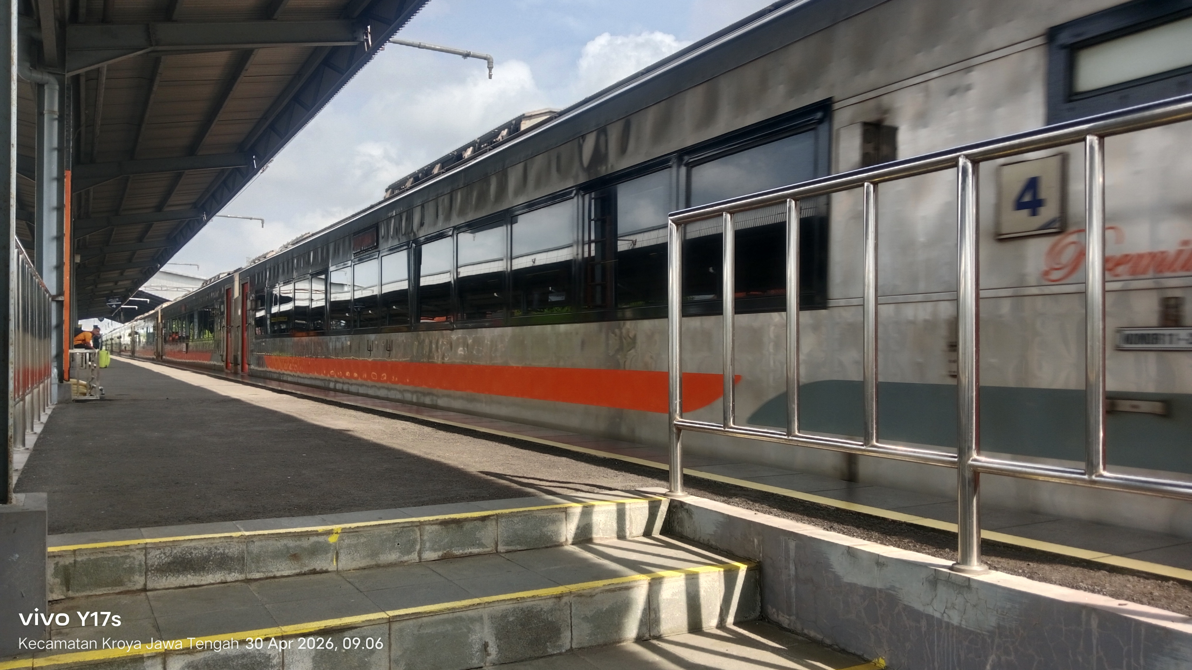 Foto Kereta api 67 Malabar udah berangkat Madiun 20:35 wib di Indonesia