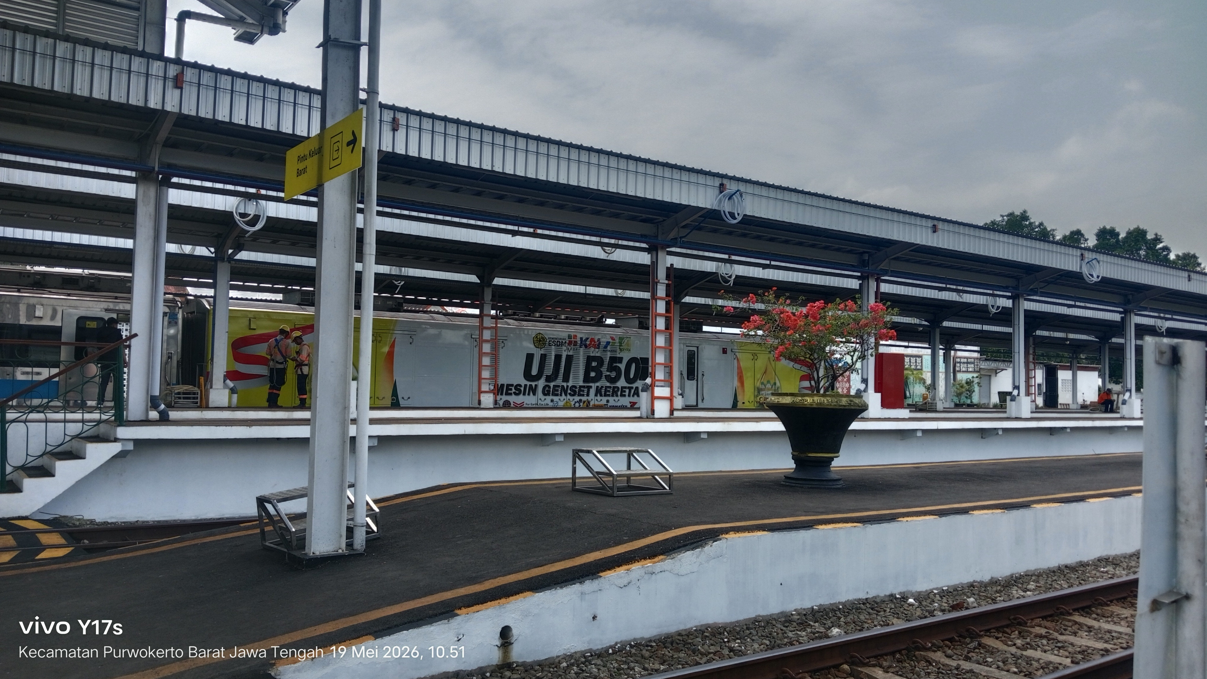Kereta api bahan bakar minyak sawit