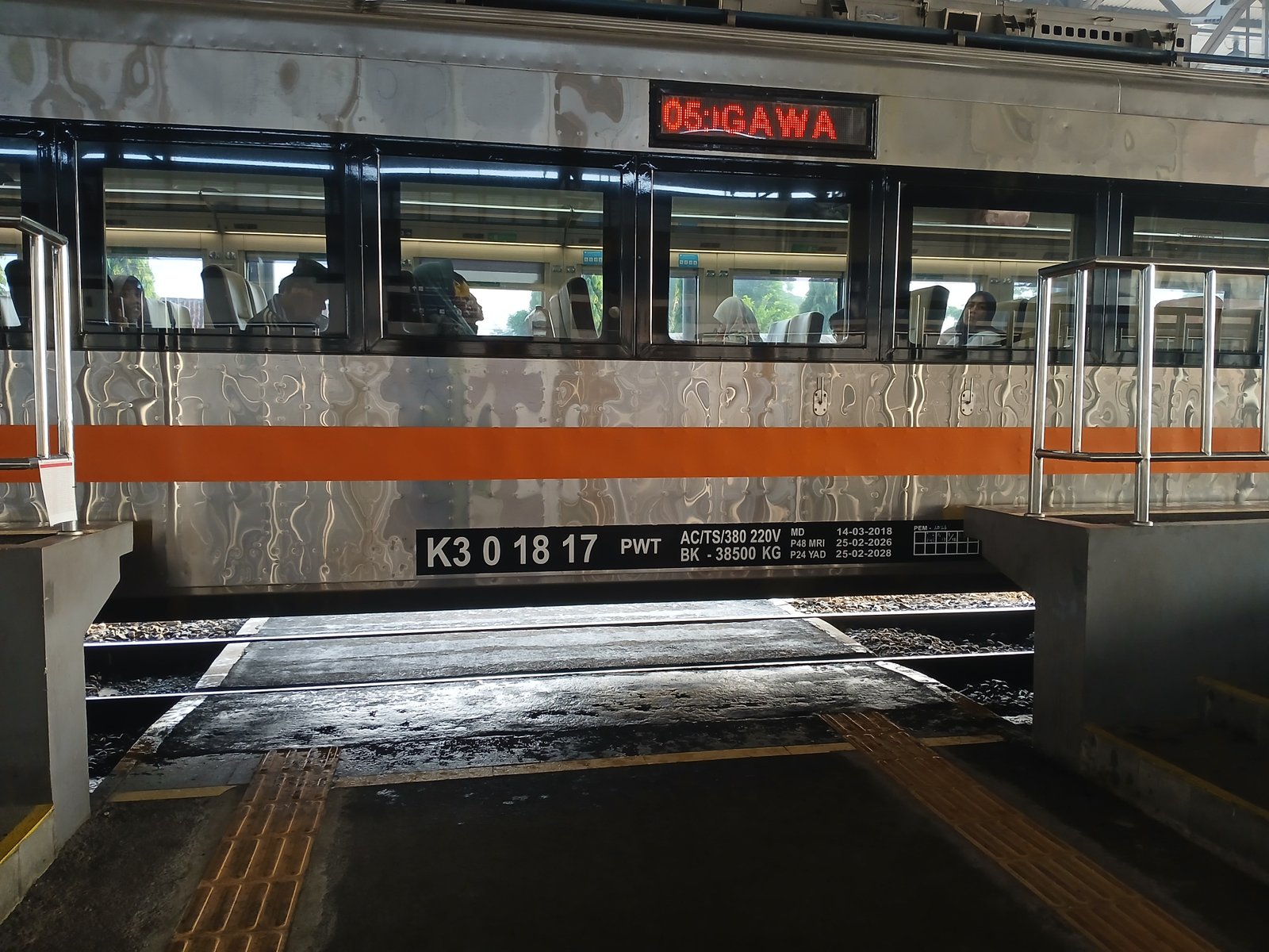 Foto Kereta api logawa sekarang relasinya sampai stasiun ketapang sobat di Indonesia