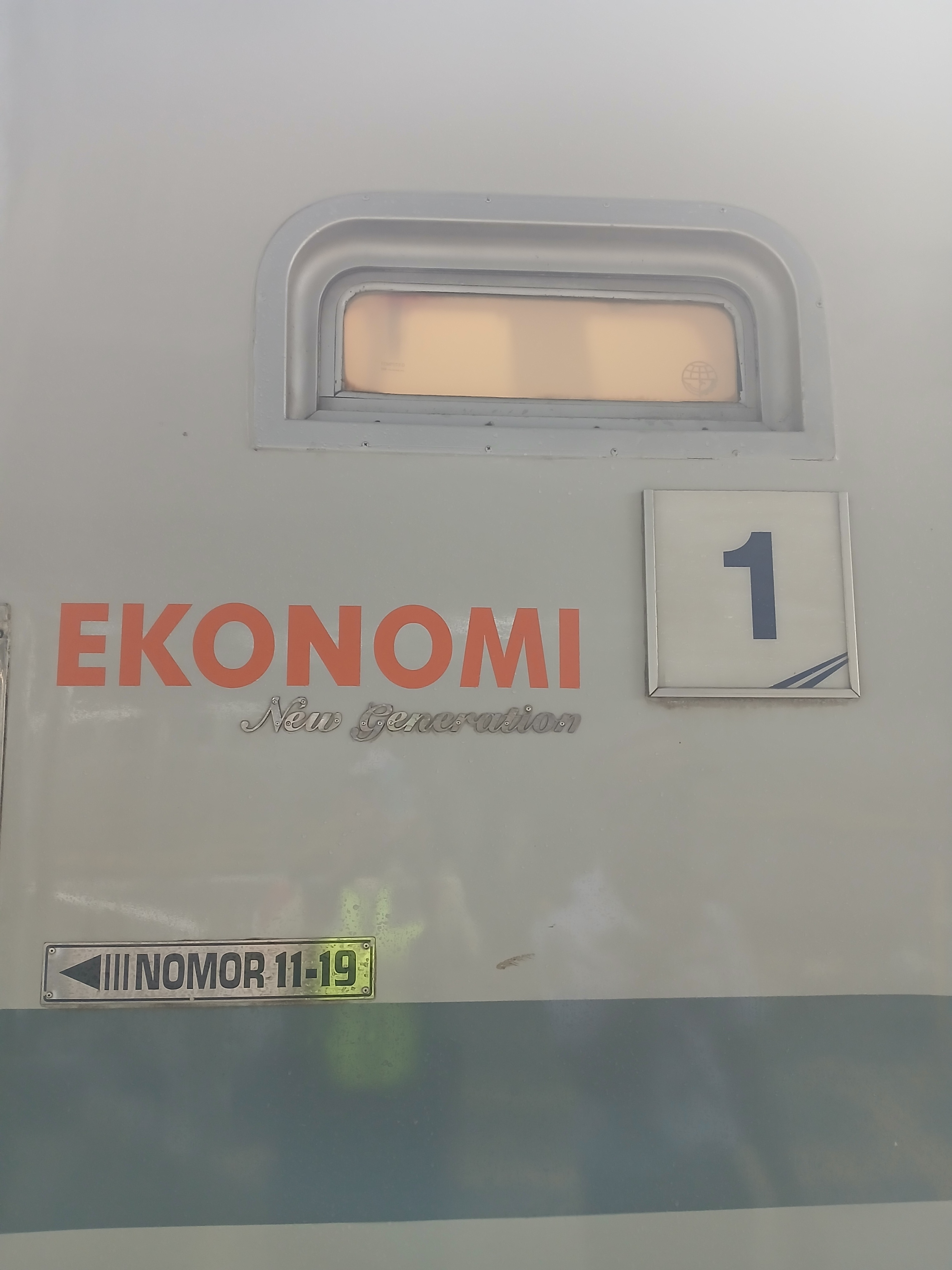 Foto Kereta ekonomi new generation di Indonesia