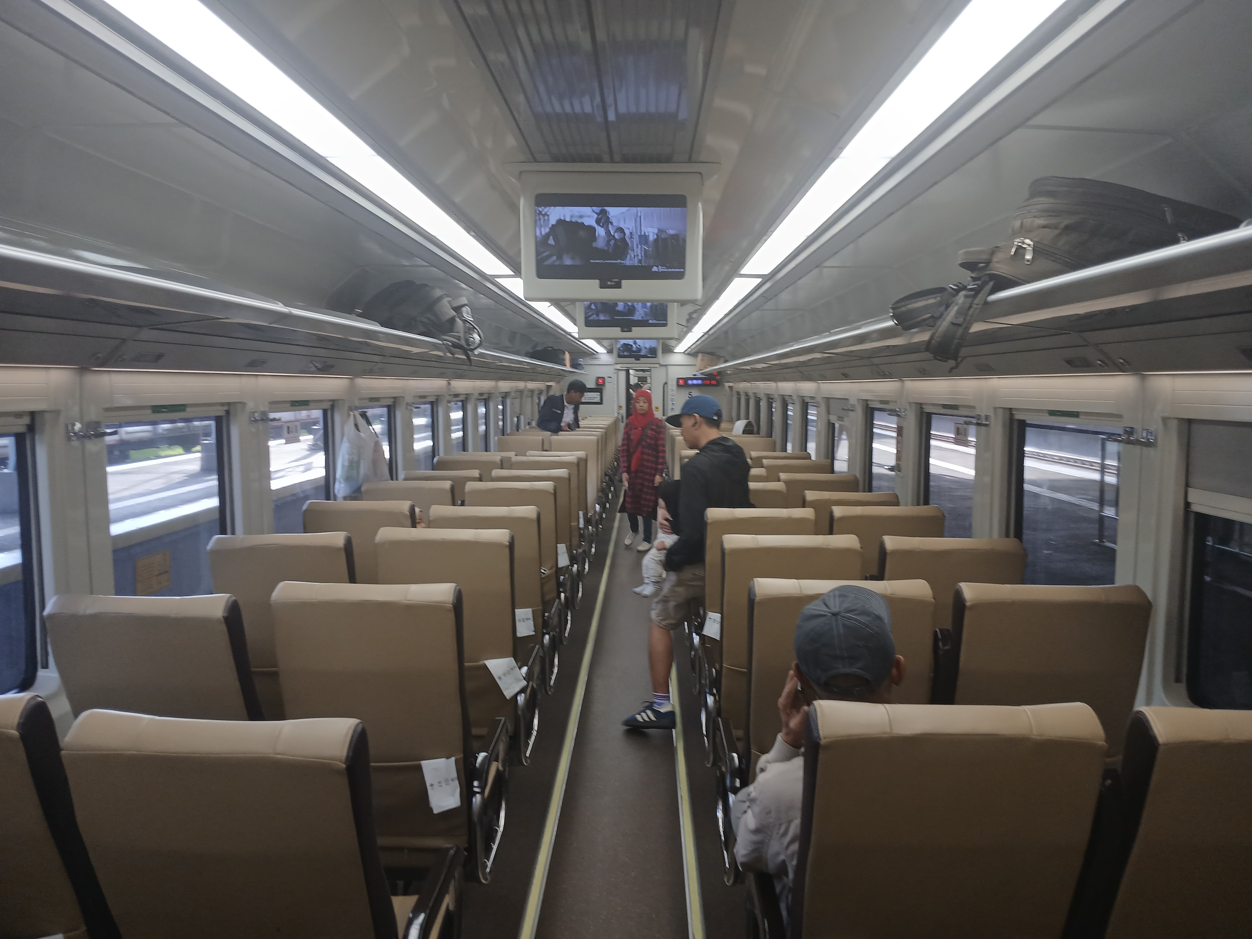 Kereta stainlees steel generasi pertama