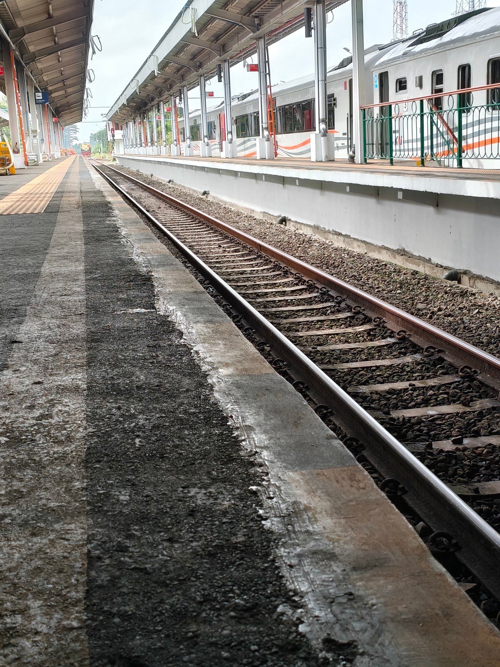 Liat ada apa di ujung