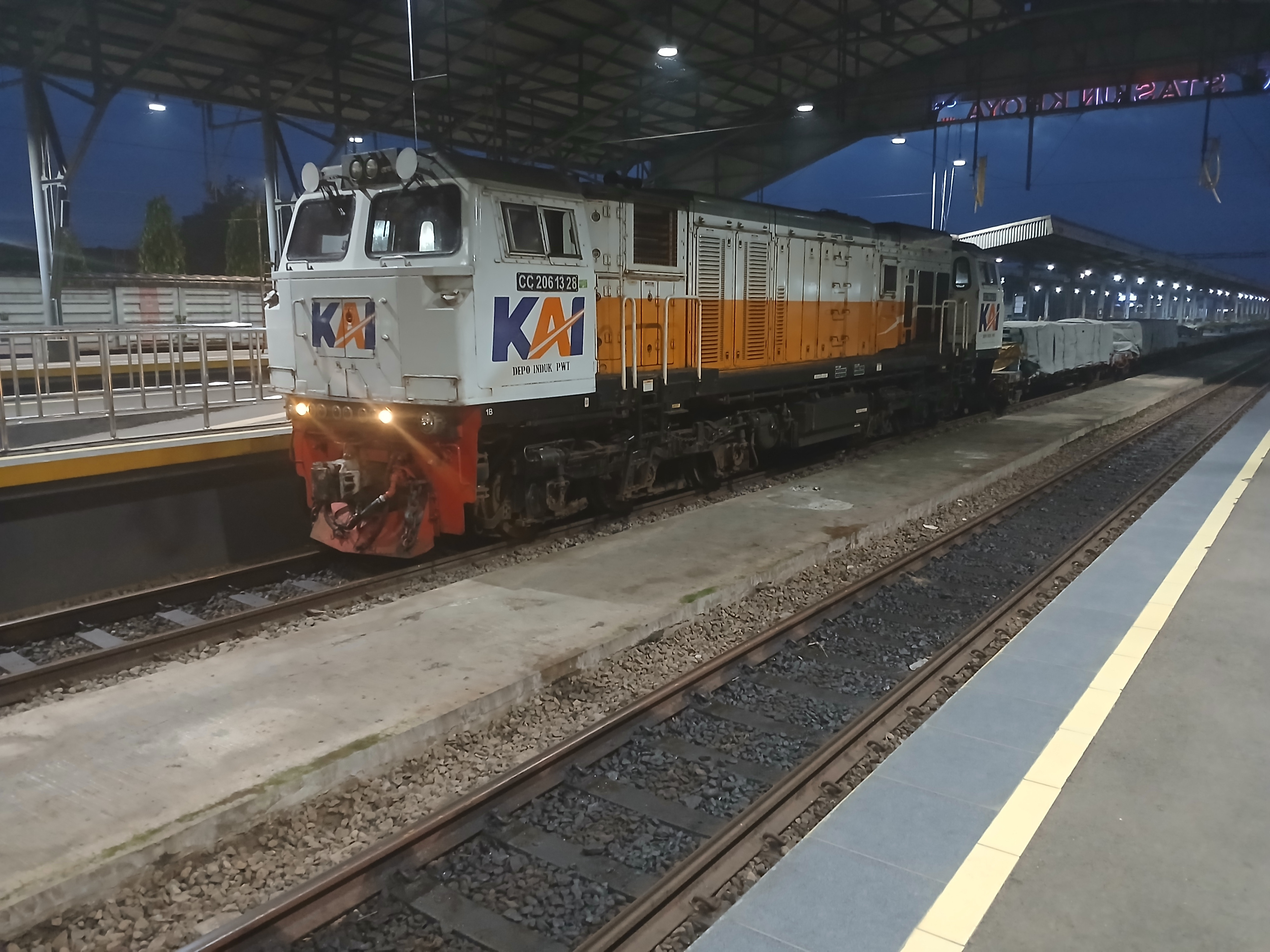 Lokomotif cc 206 13 28