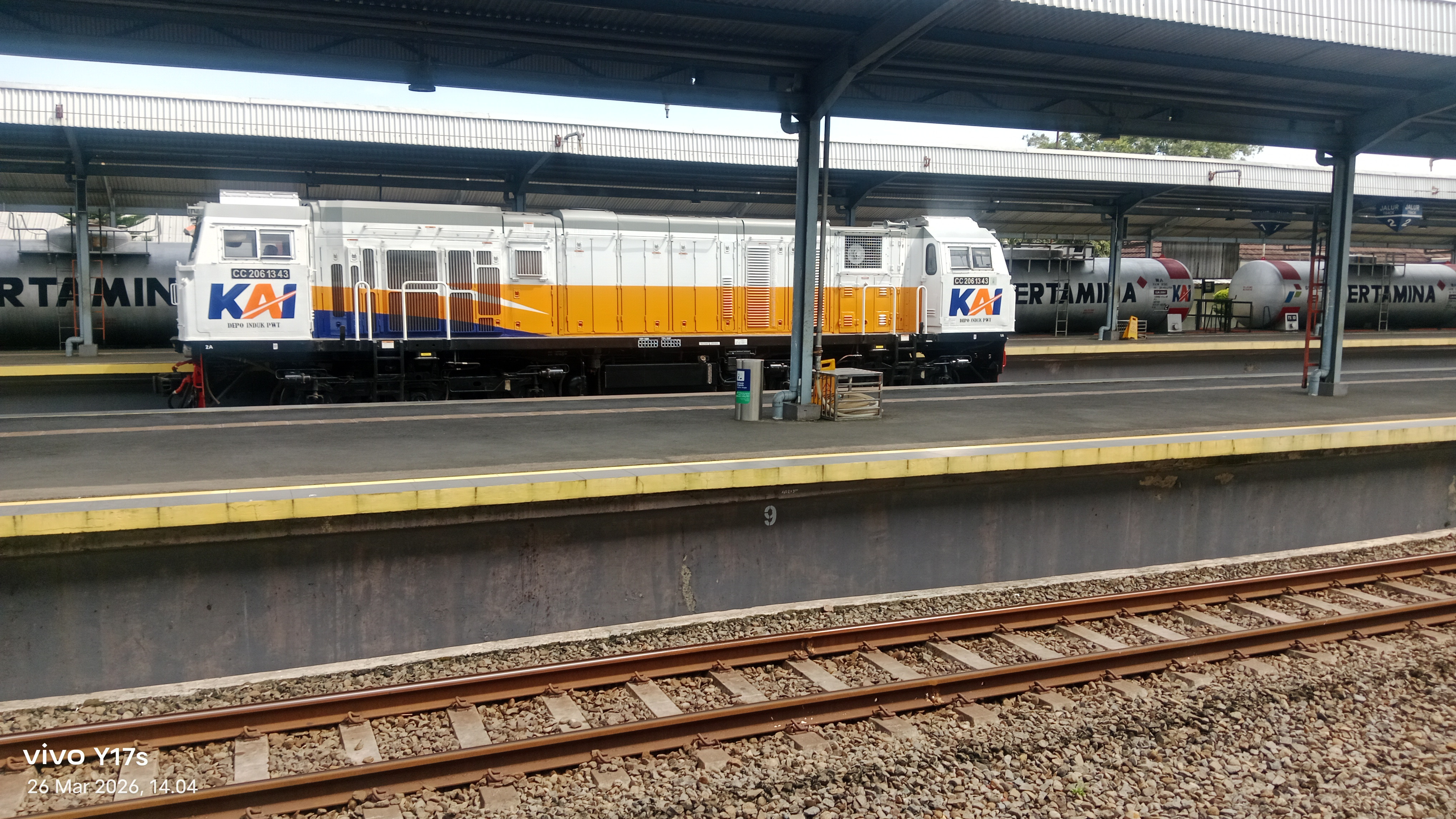 Lokomotif CC 206 13 43 di Stasiun Indonesia - foto kereta api terbaru