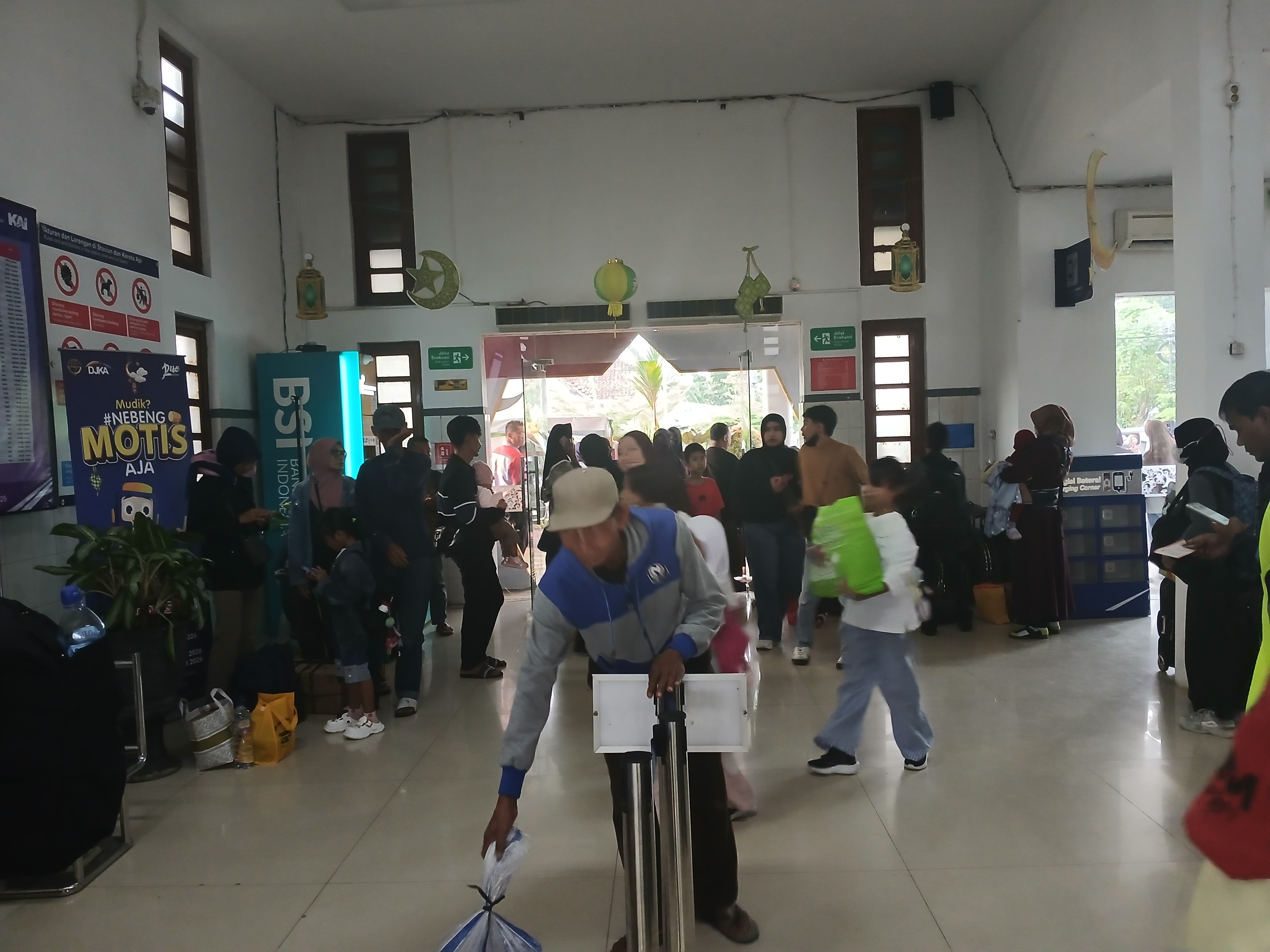 Foto Masih dalam suasana arus balik - Kereta Arus Balik di Indonesia