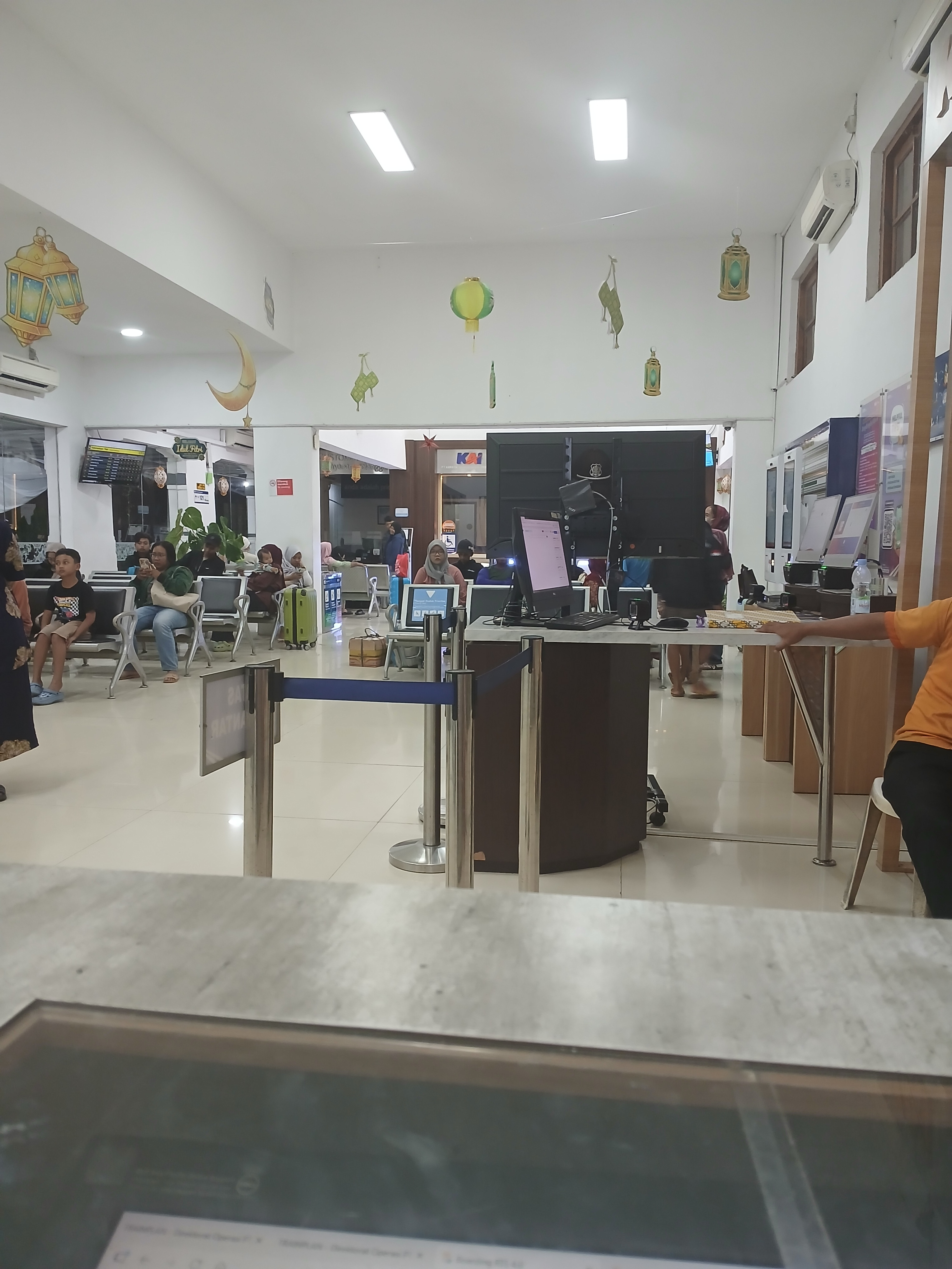 Masih terpantau aman di Stasiun Indonesia - foto kereta api terbaru