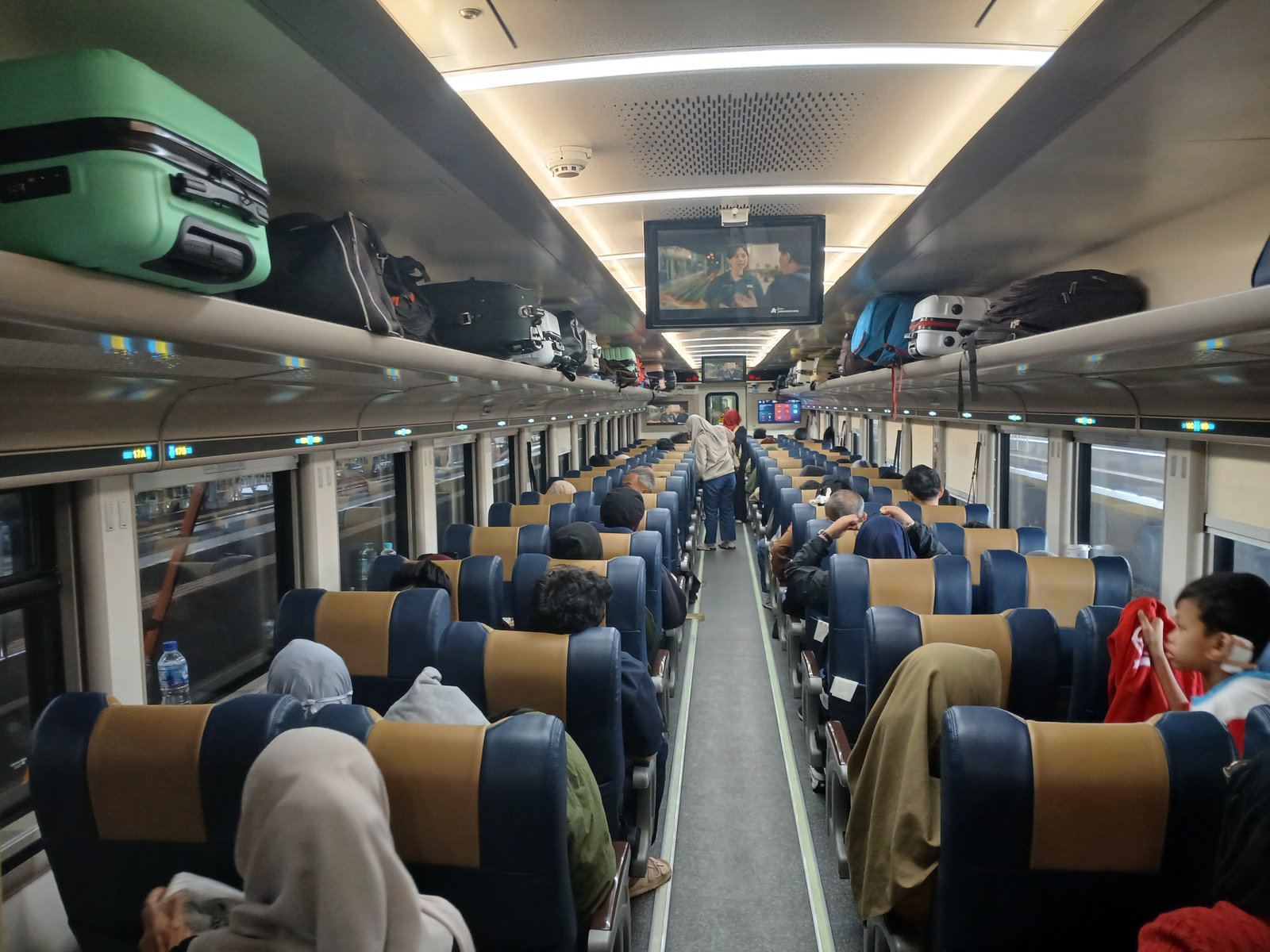 Naik kereta ke bandung makin asyik dan nyaman dengan kereta api lodaya