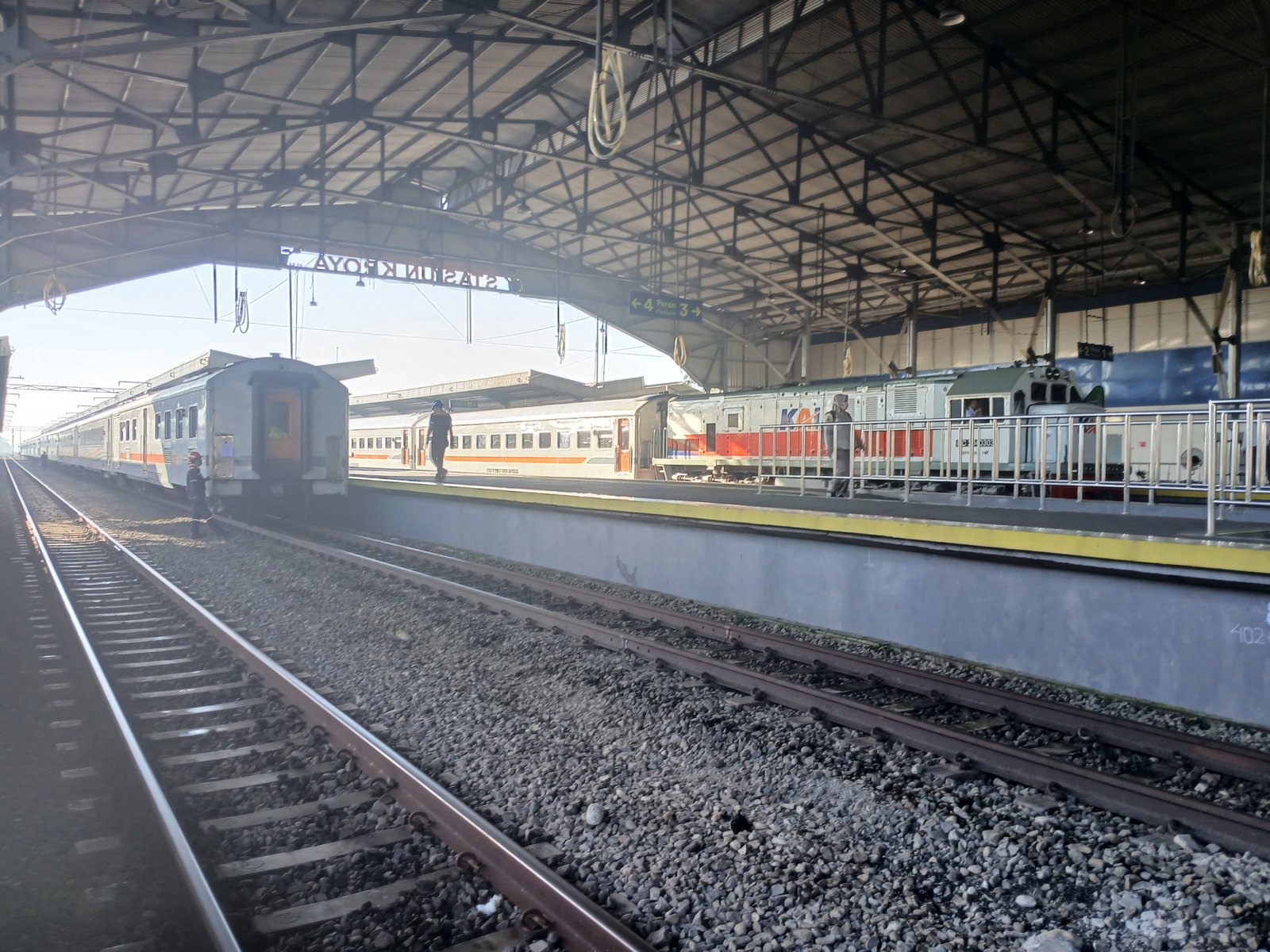 Pagi yang cerah bersama ka purwojaya dan ka serayu