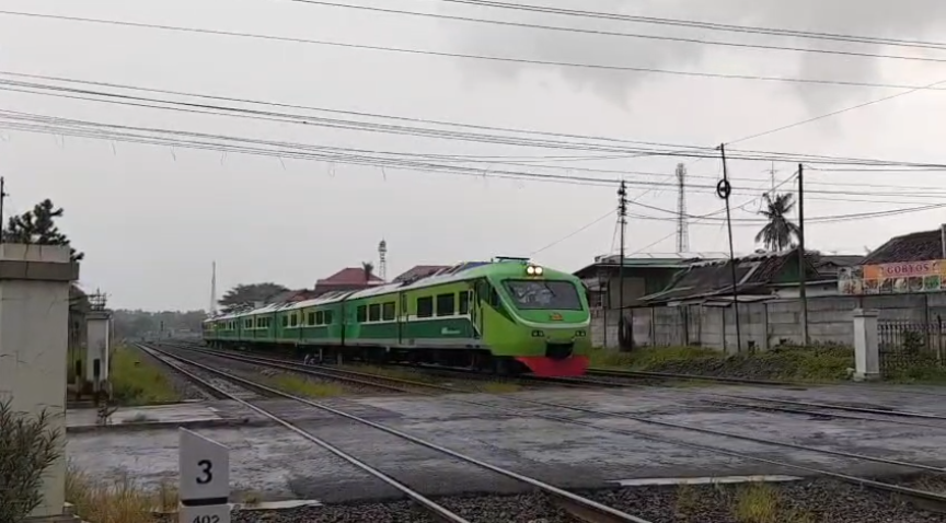 Kais 4 di Indonesia - foto kereta api dan lokomotif