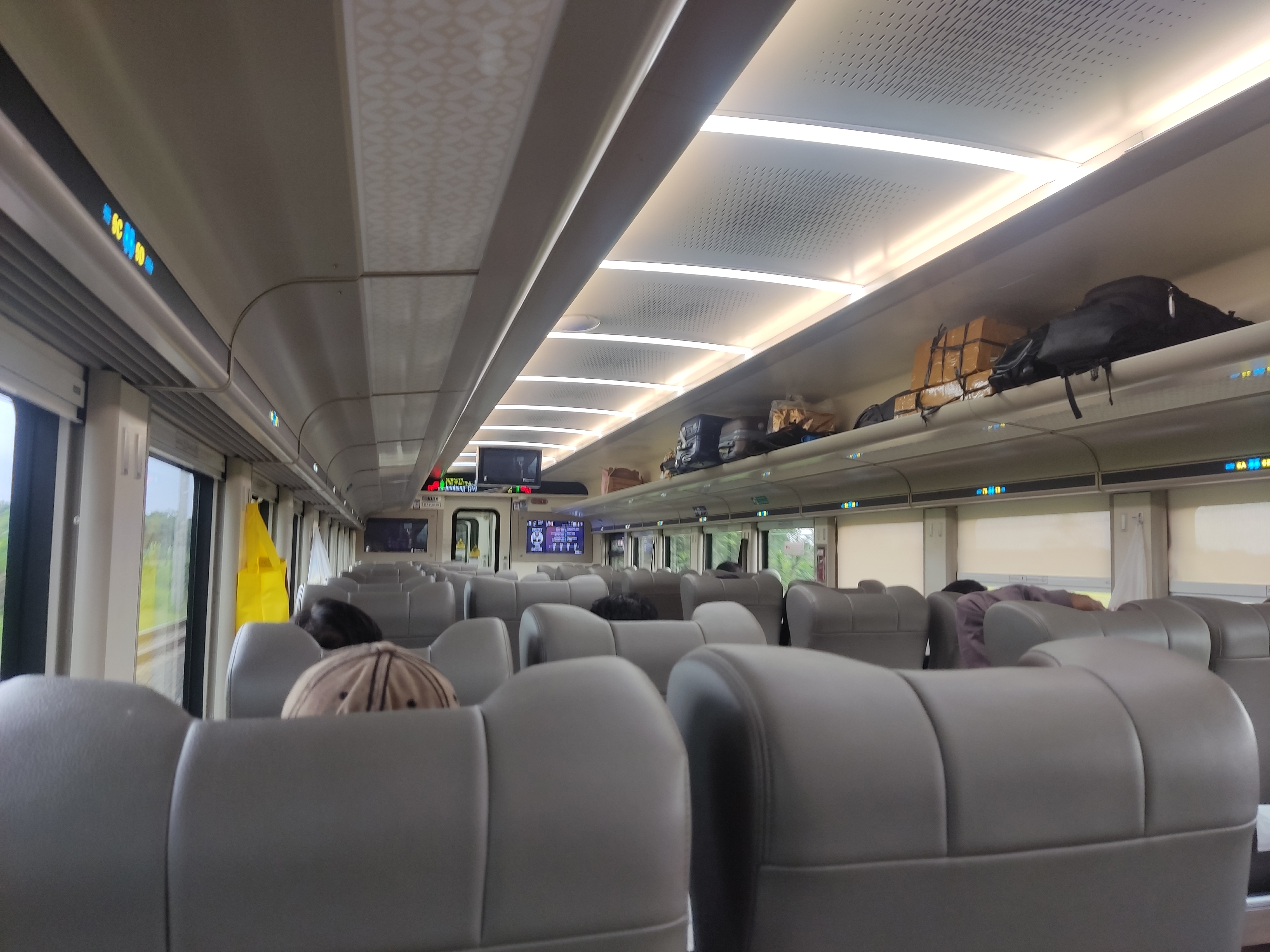 Argo Wilis di Indonesia - foto kereta api dan lokomotif