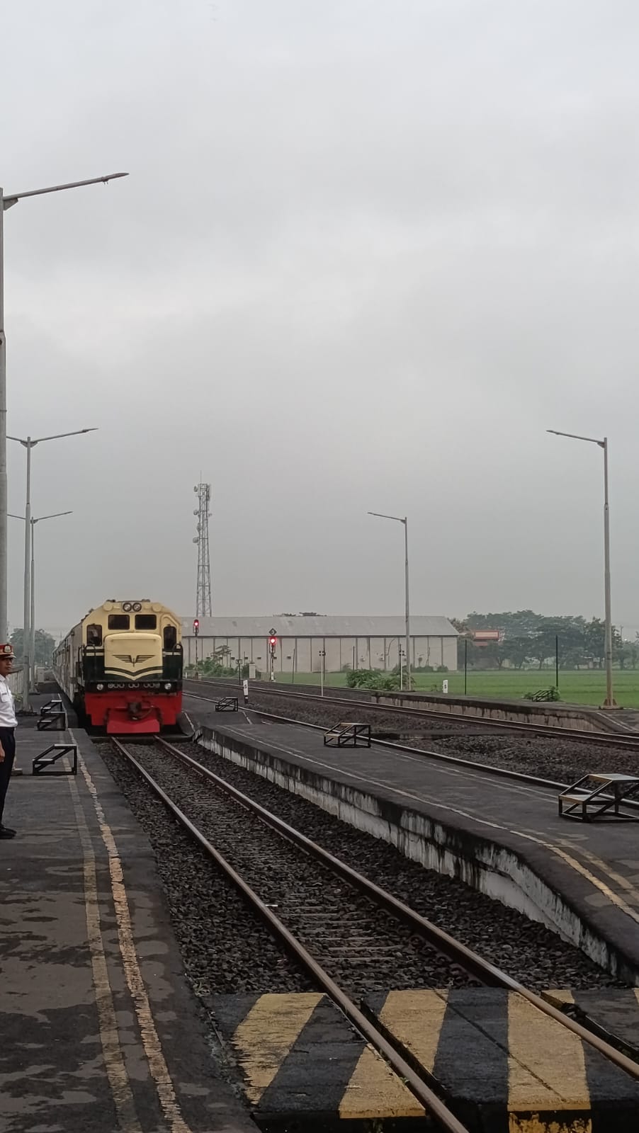 gabut aja sih di Indonesia - foto kereta api dan lokomotif