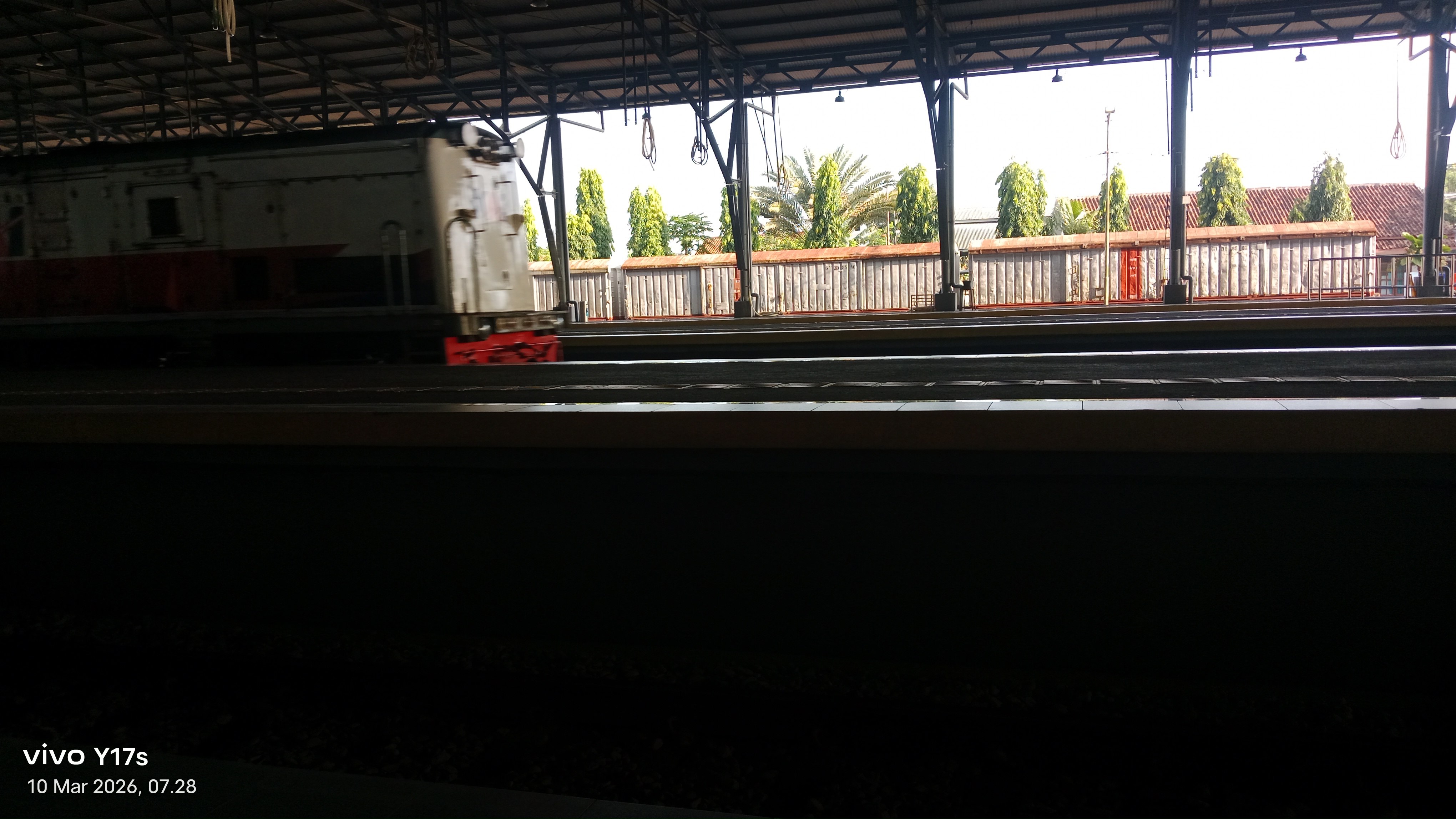 Lokomotif Serayu di Indonesia - foto kereta api dan lokomotif