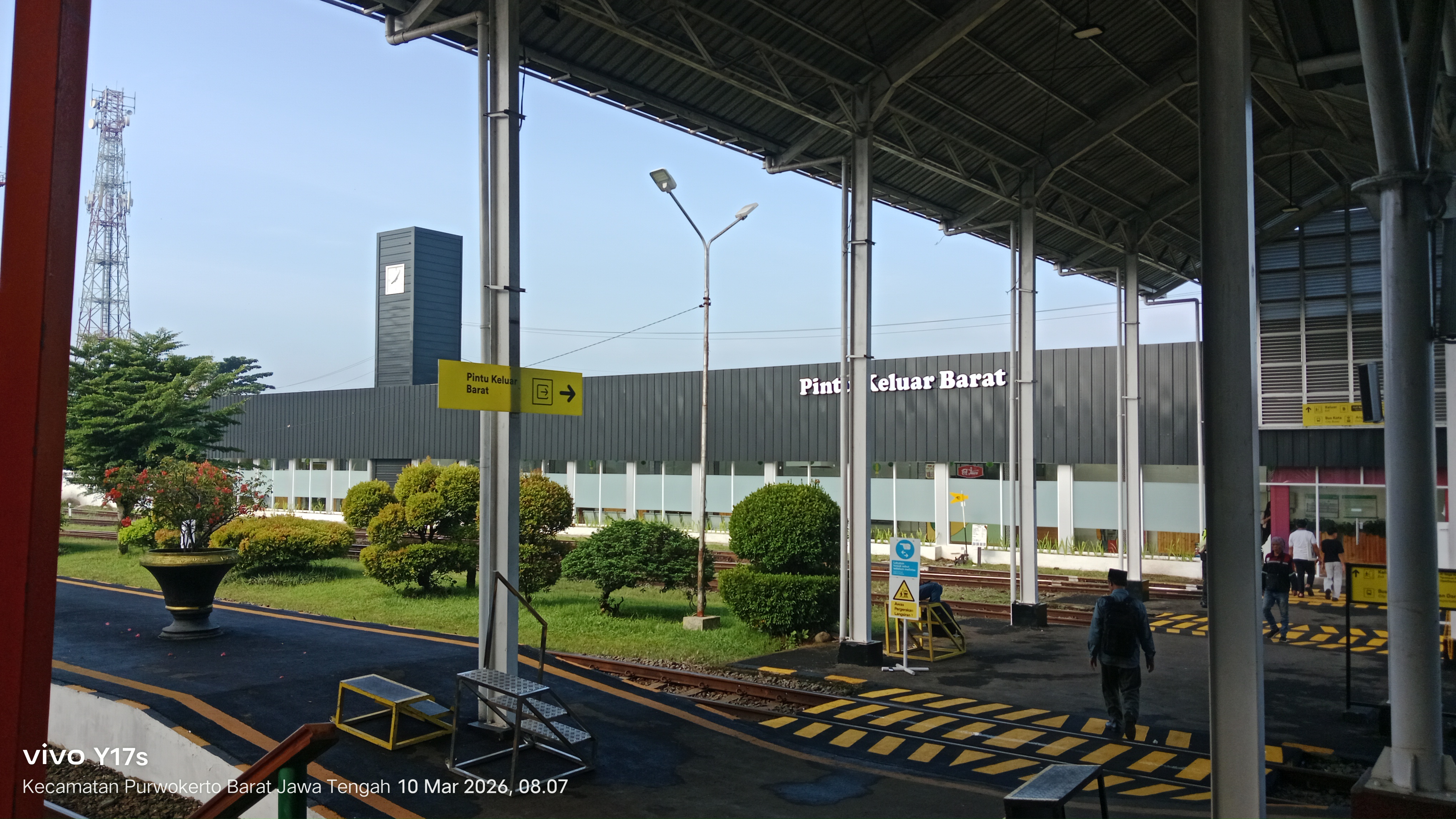 Stasiun Purwokerto di Indonesia - foto kereta api dan lokomotif