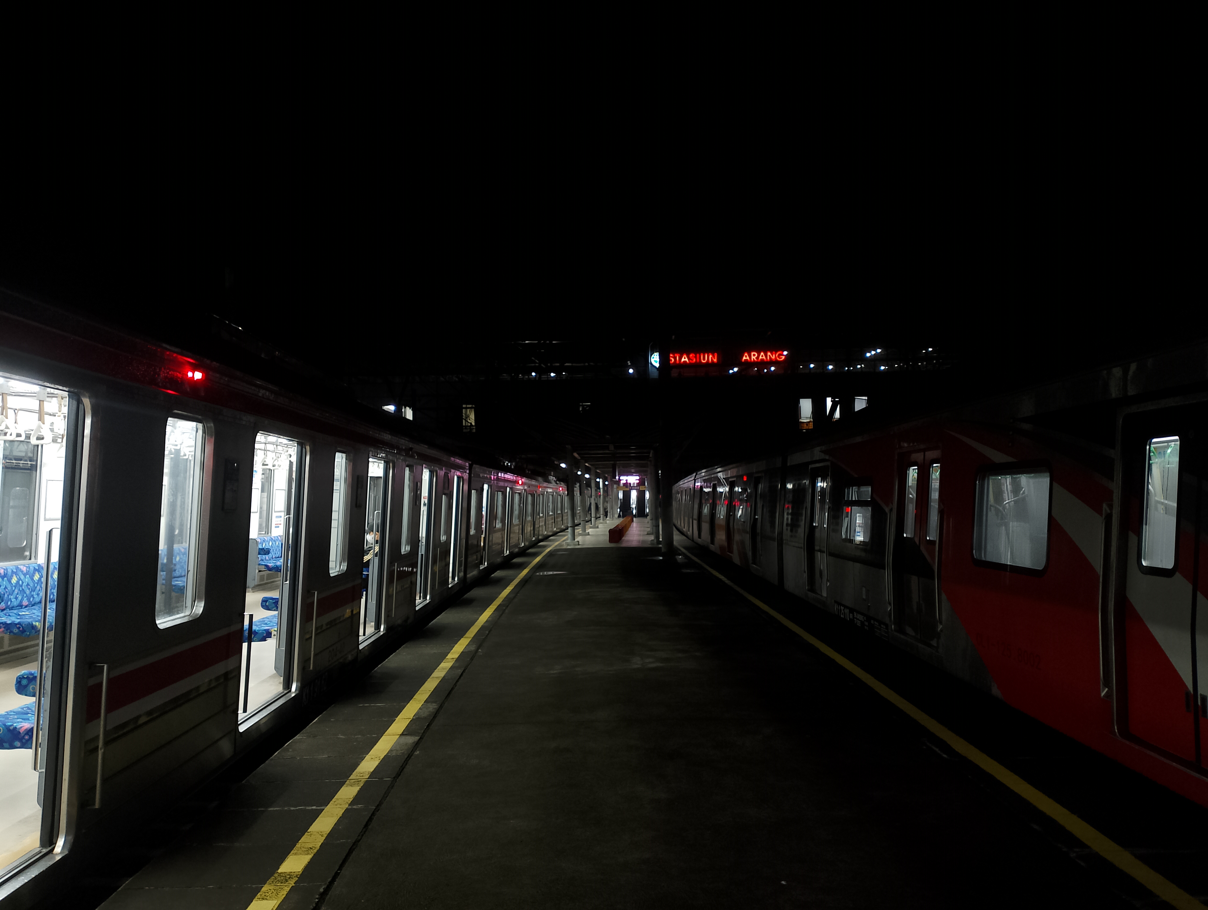 Cikarang Mode KRL jam pertama 04.12WIB di Indonesia - foto kereta api dan lokomotif