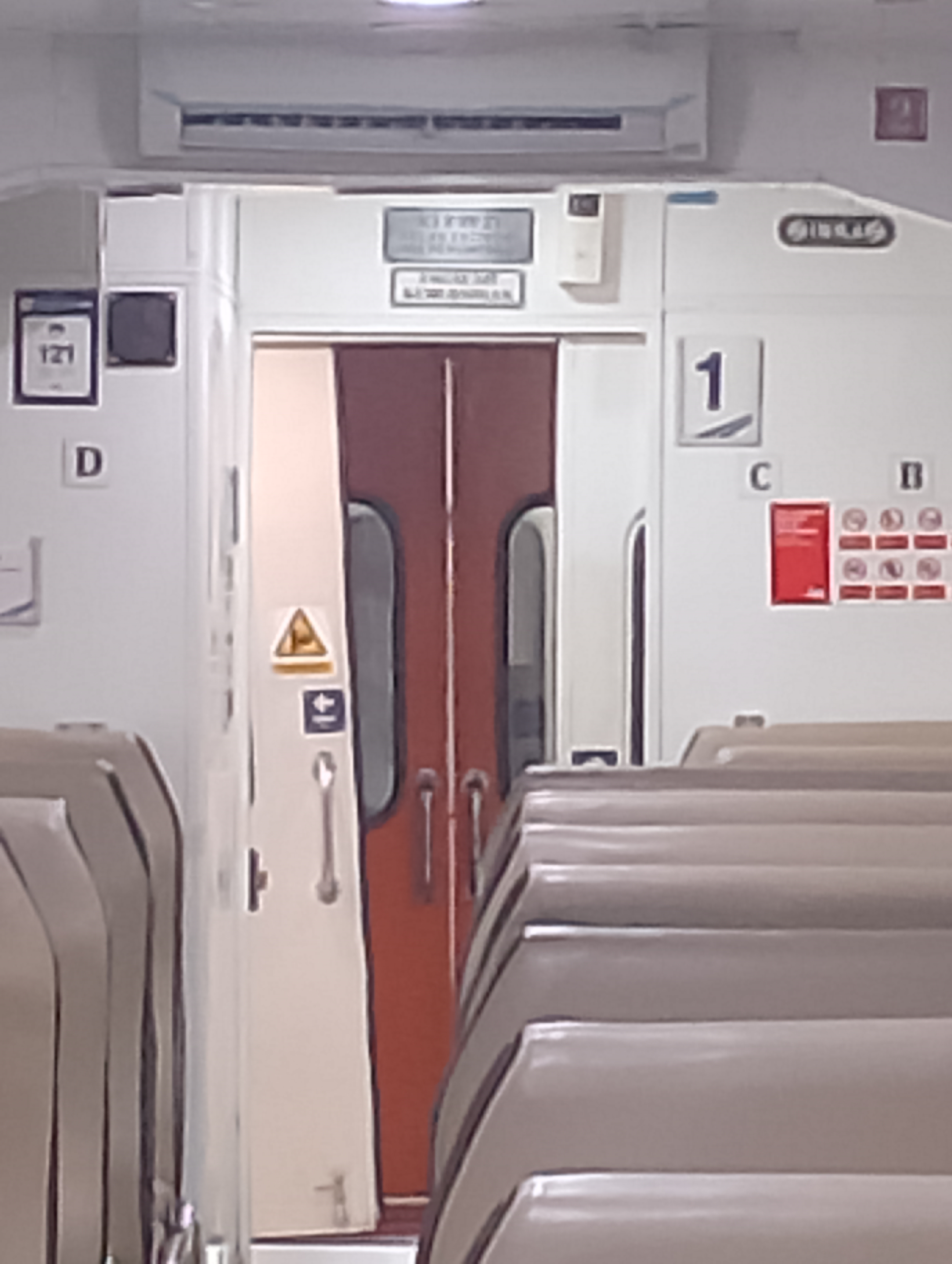 Pintu Kupu kupu  di Indonesia - foto kereta api dan lokomotif