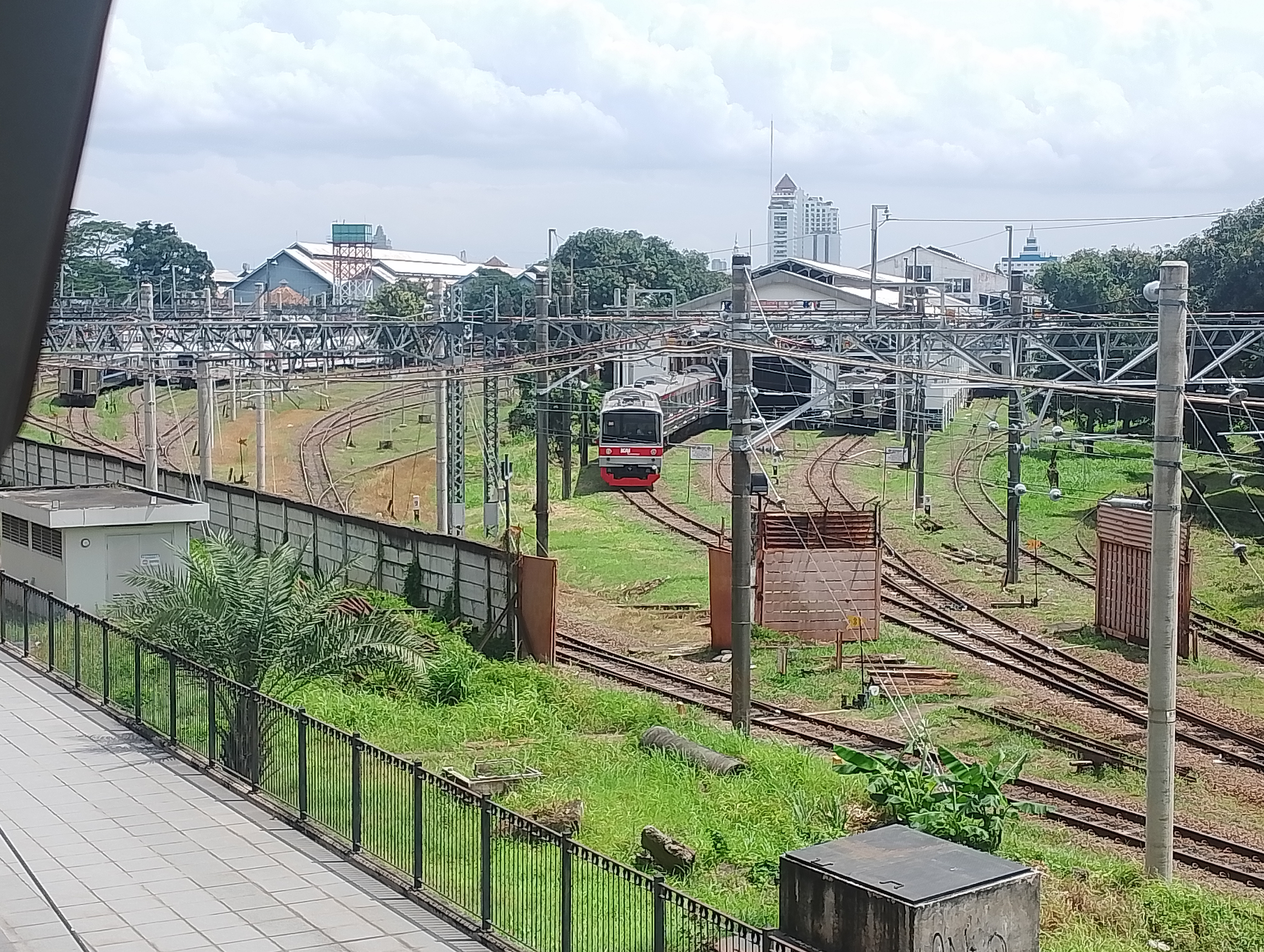 Ngintip Balai Yasa Manggarai  di Indonesia - foto kereta api dan lokomotif