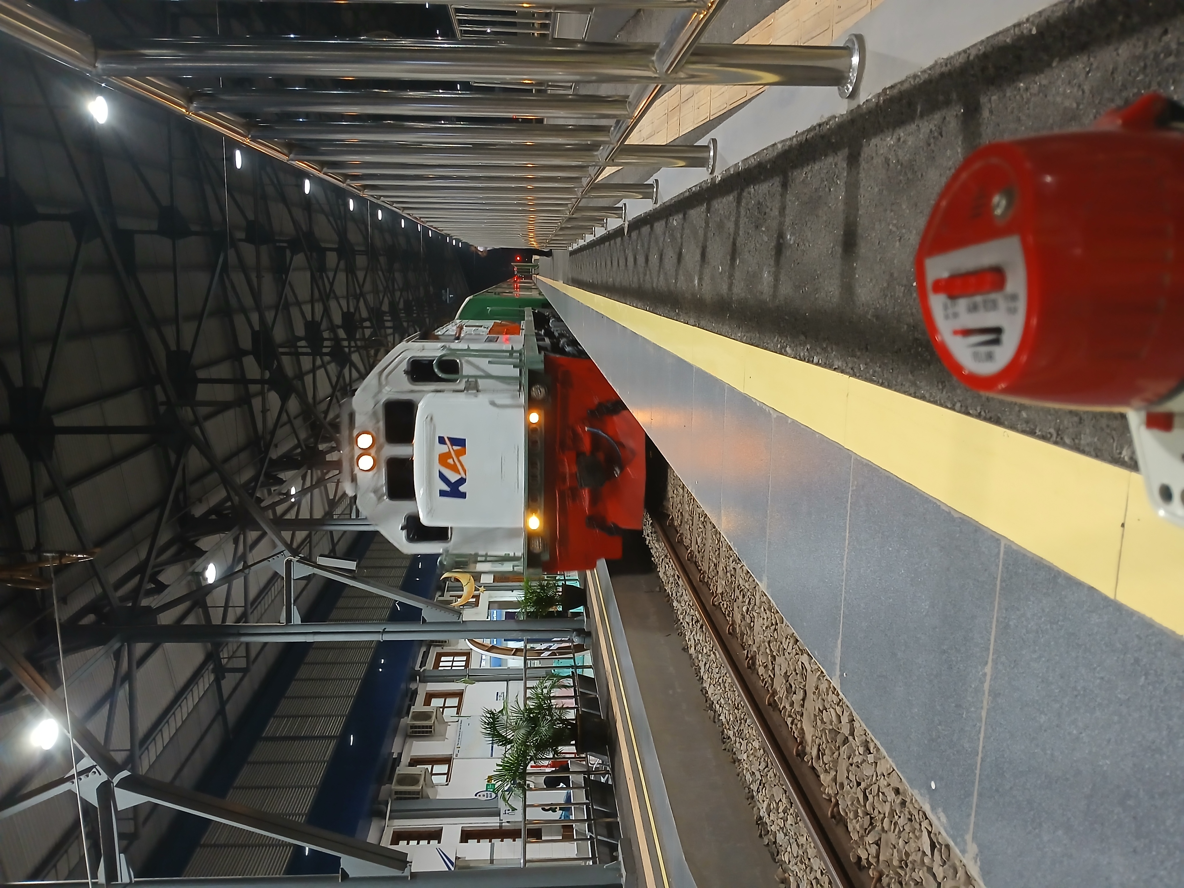 Ka parsel  di Indonesia - foto kereta api dan lokomotif