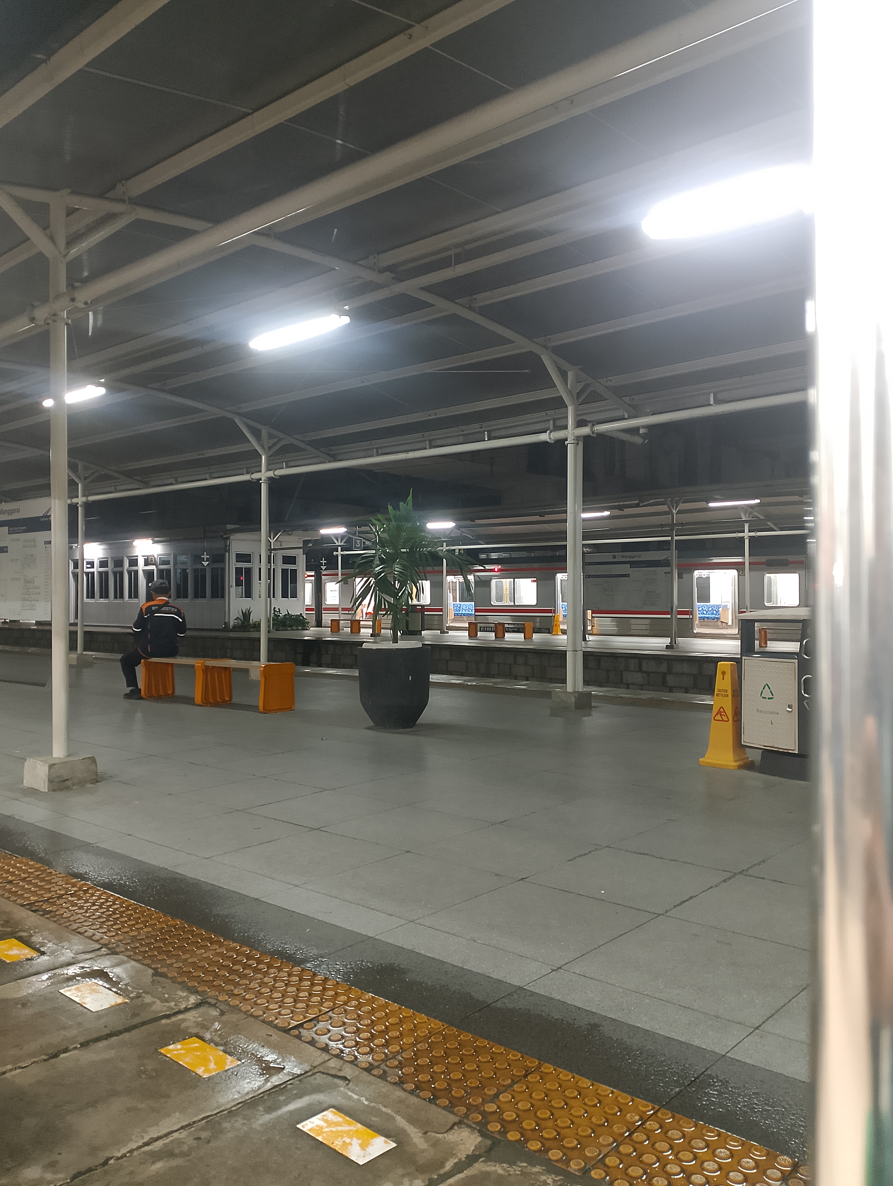 Manggarai  di Indonesia - foto kereta api dan lokomotif