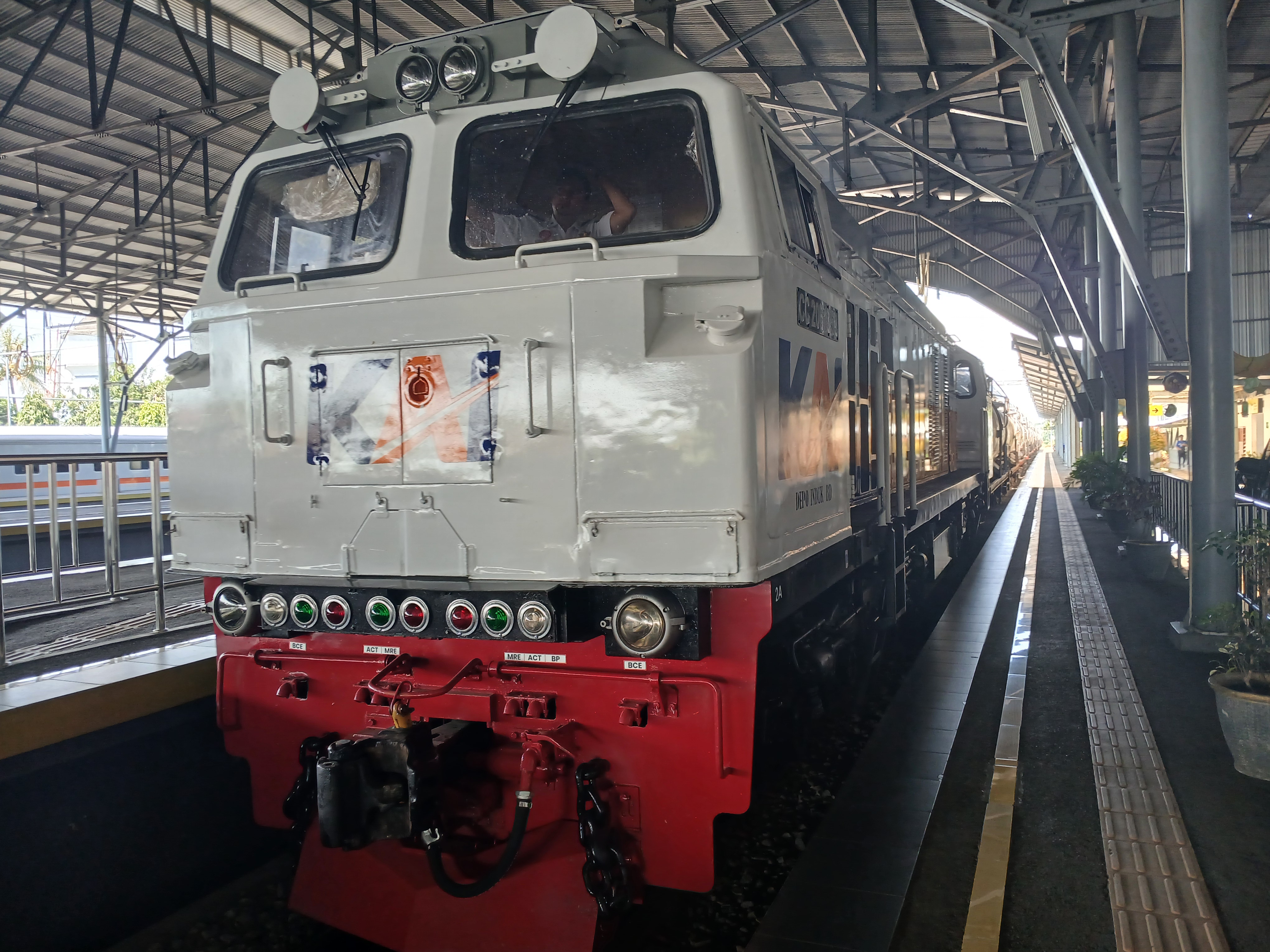 Ka bbm di Indonesia - foto kereta api dan lokomotif