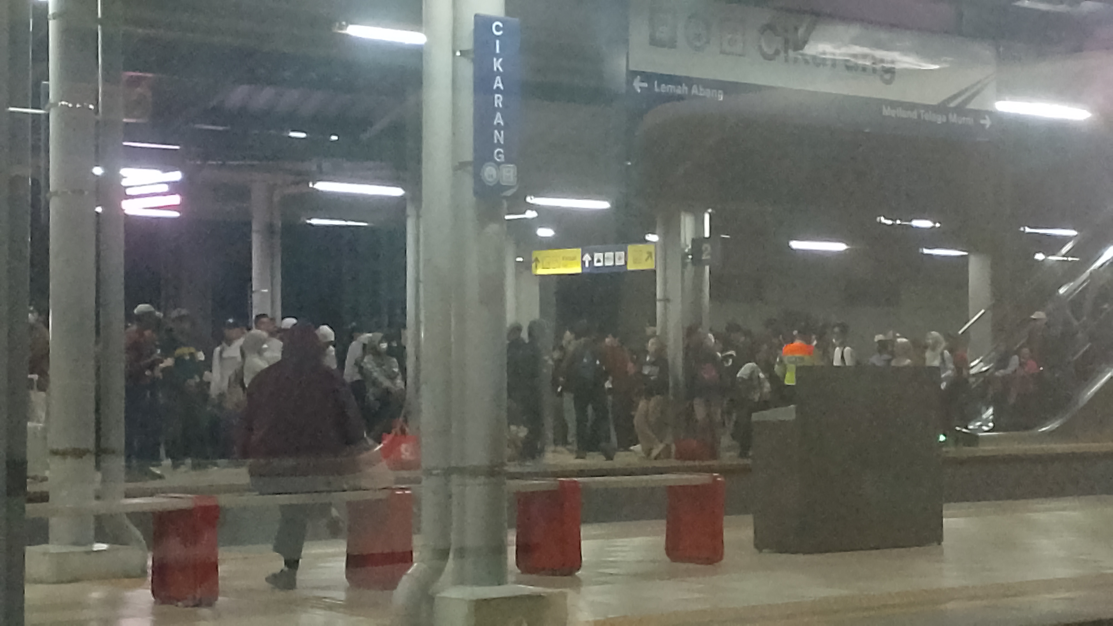 Cikarang Caost di Indonesia - foto kereta api dan lokomotif