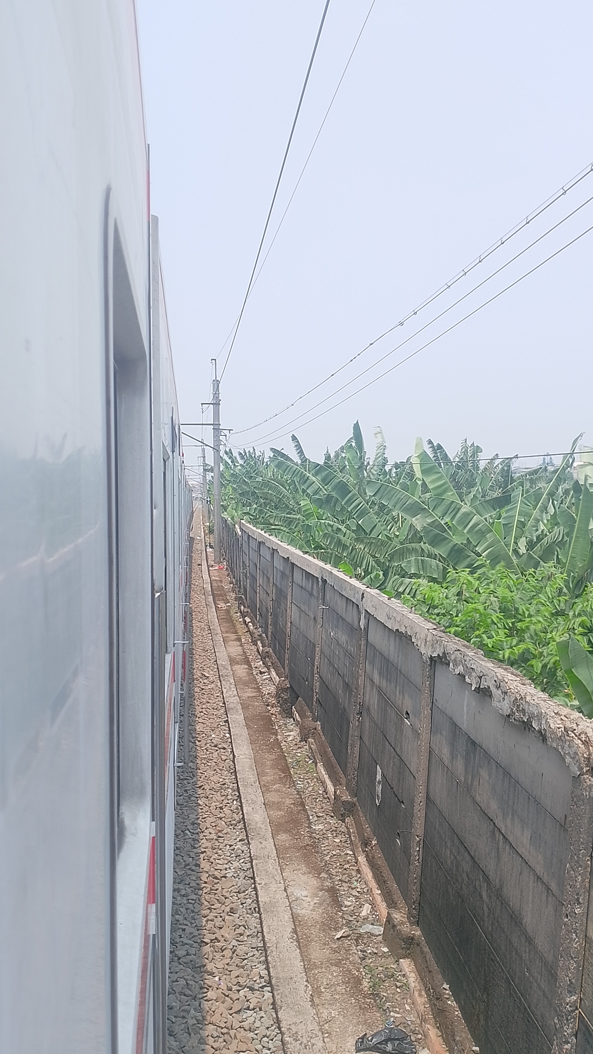 Gak dapet Peron di Indonesia - foto kereta api dan lokomotif