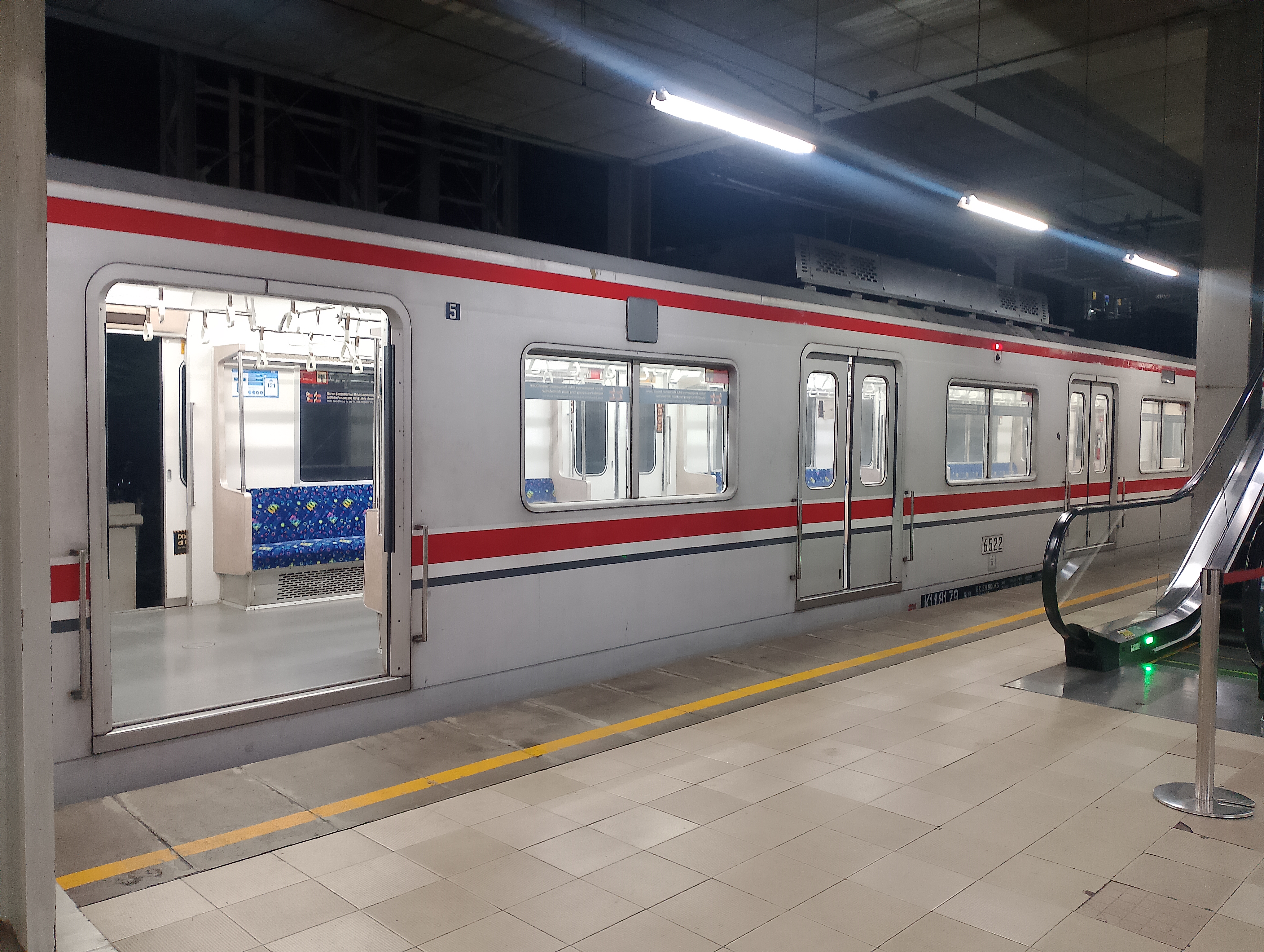 Aneh sekali  di Indonesia - foto kereta api dan lokomotif