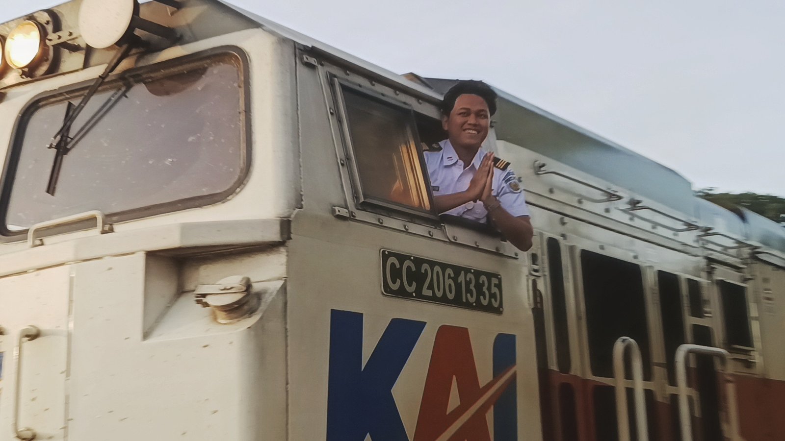 Foto KA Jayakarta dengan kru 🙏 (mas rival) - Kereta Ka Jayakarta di Indonesia