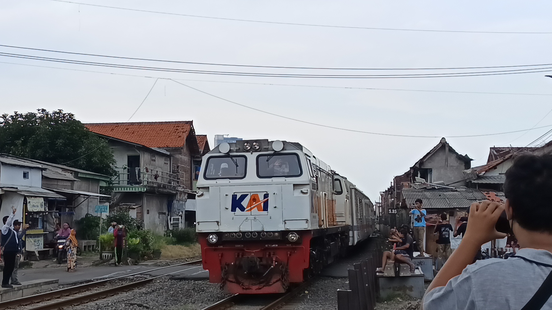 Ramah menyapa  di Indonesia - foto kereta api dan lokomotif