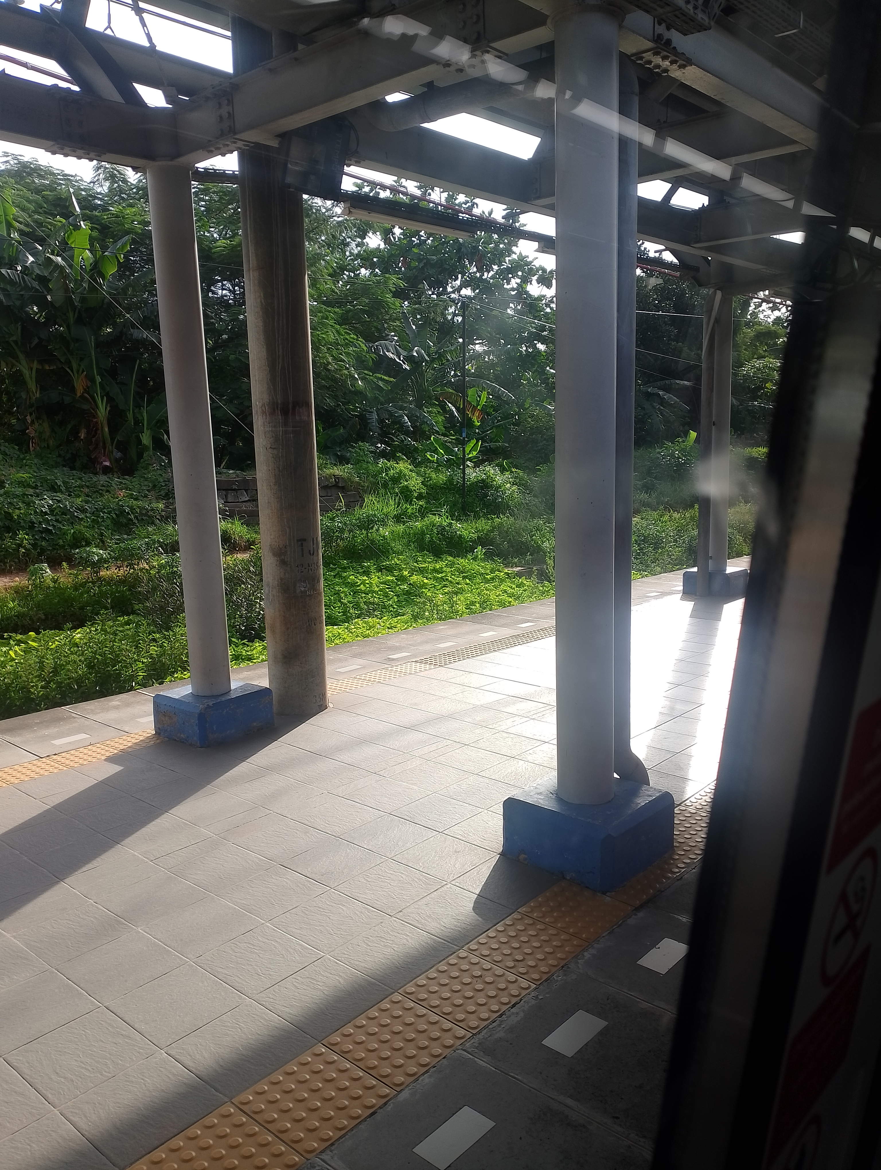 Rasanya seperti di Kulon di Indonesia - foto kereta api dan lokomotif