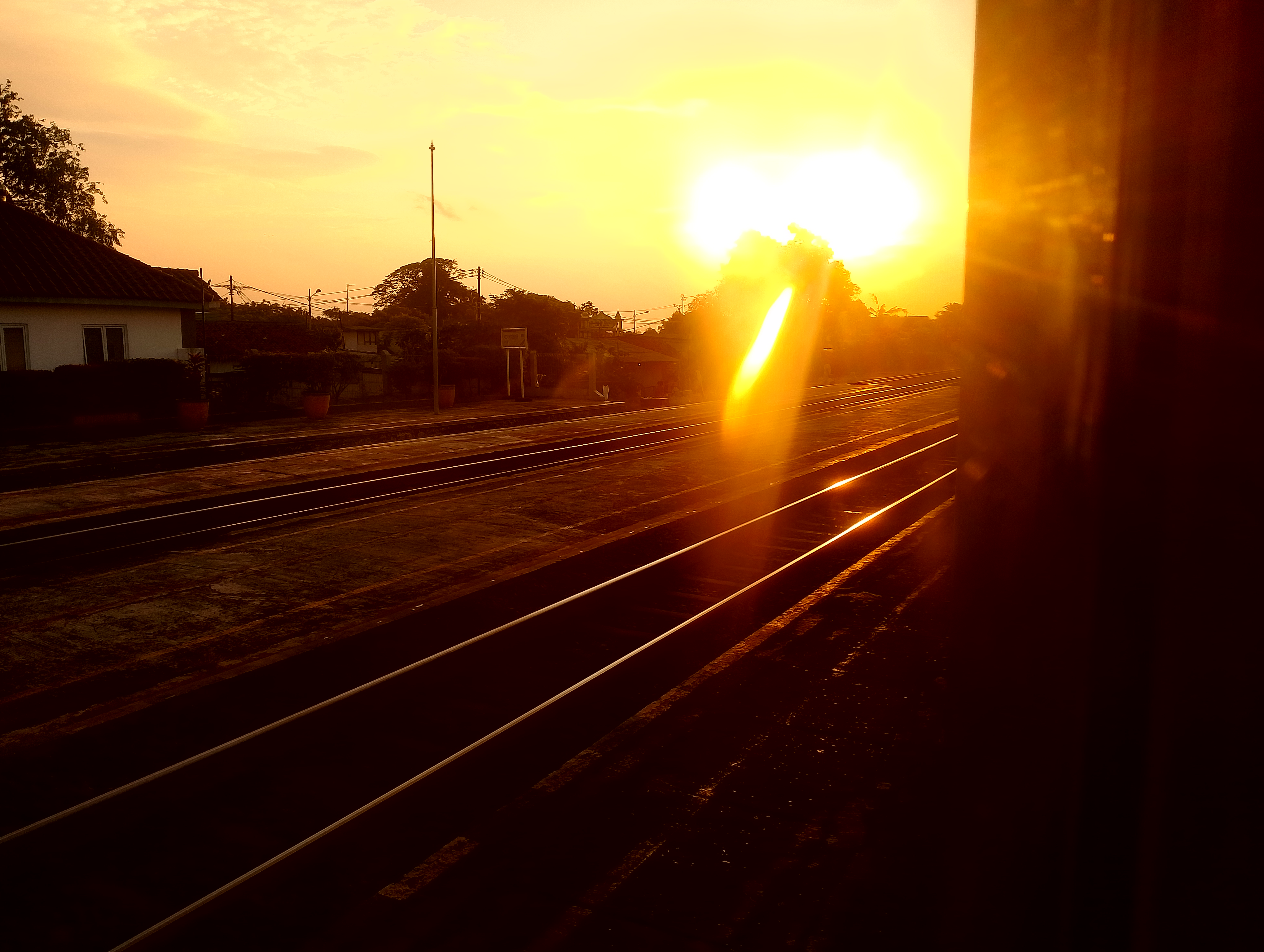 sunset  di Indonesia - foto kereta api dan lokomotif
