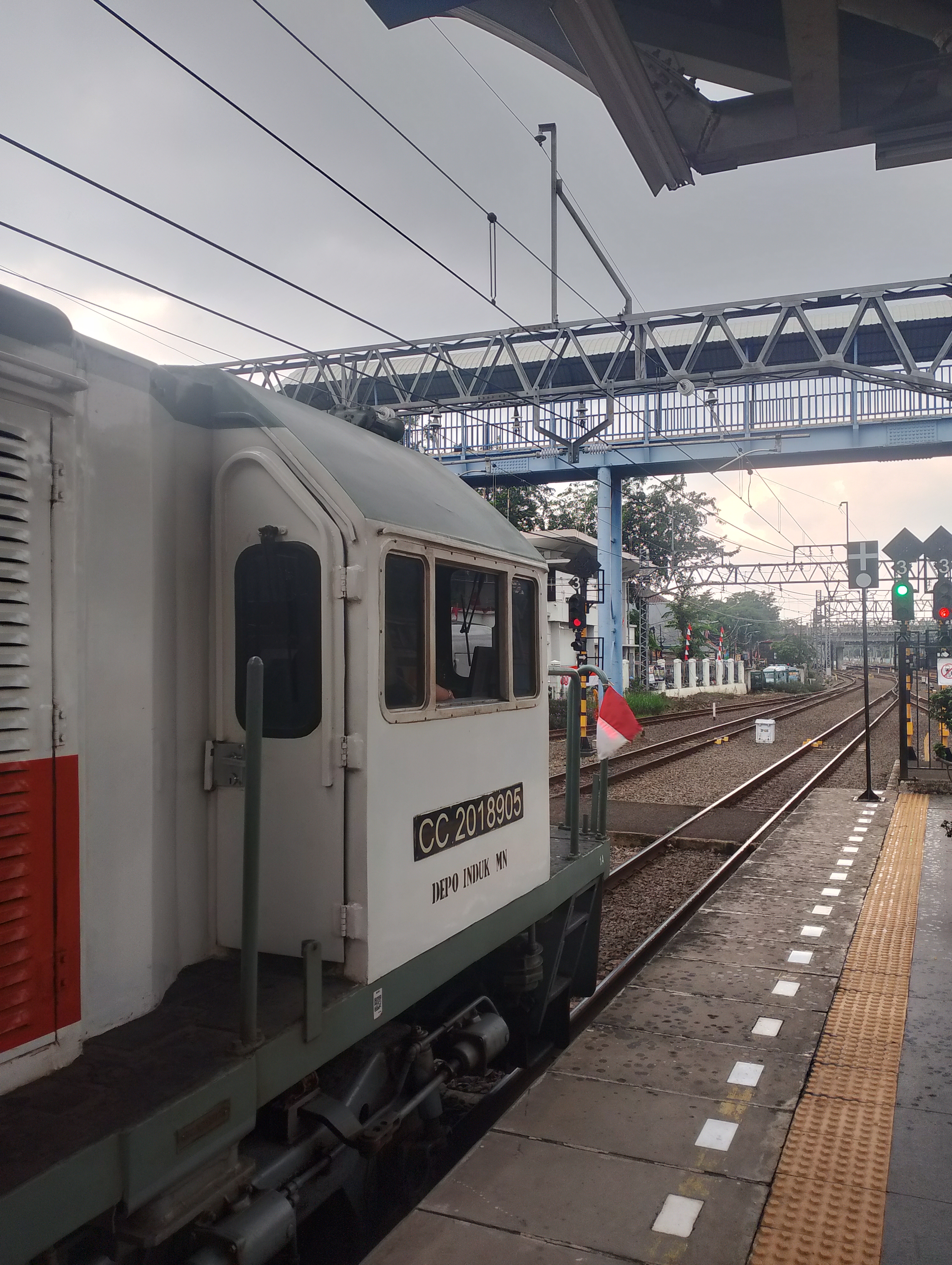 Hunting  di Indonesia - foto kereta api dan lokomotif