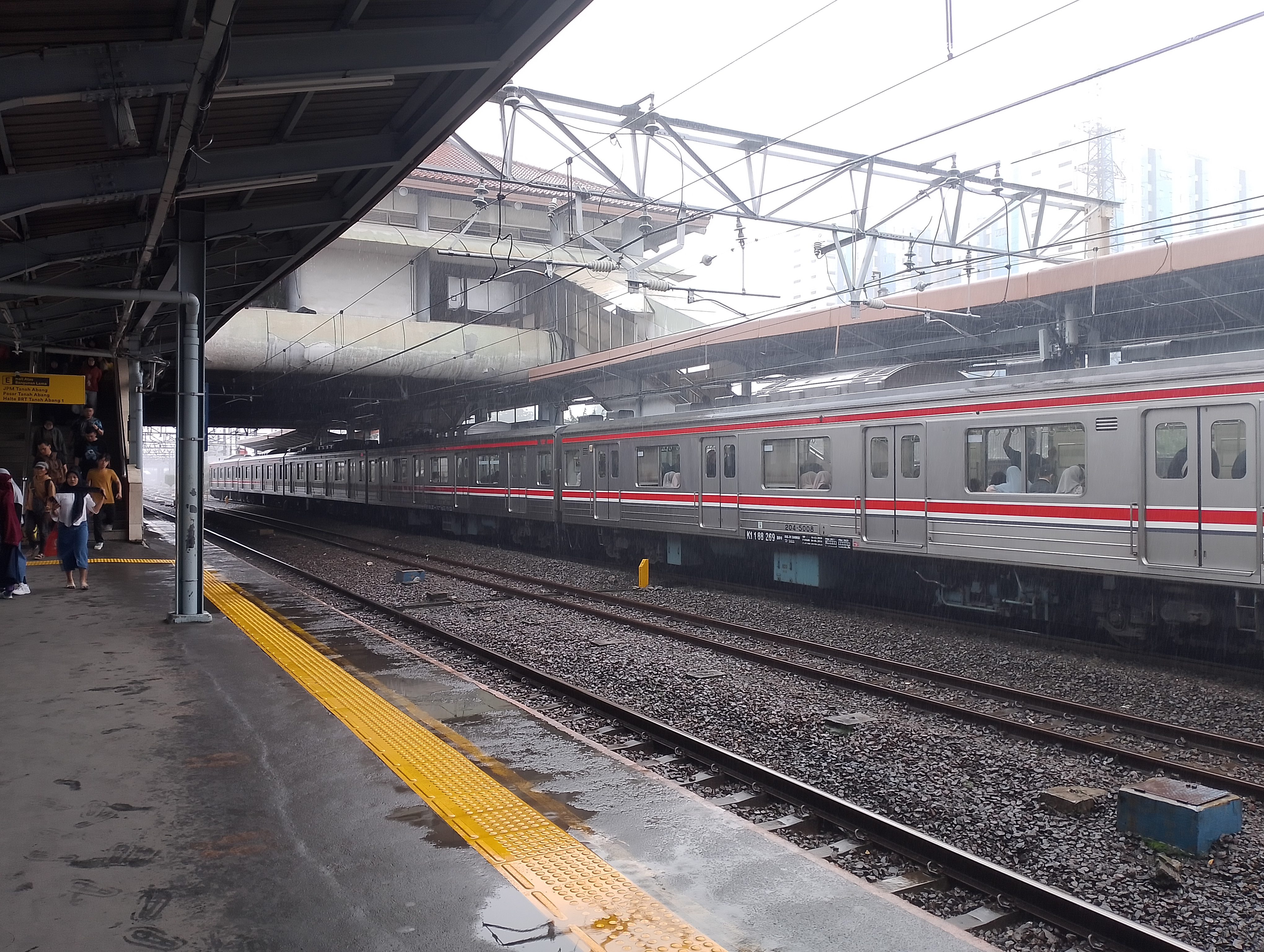 kehujanan  di Indonesia - foto kereta api dan lokomotif