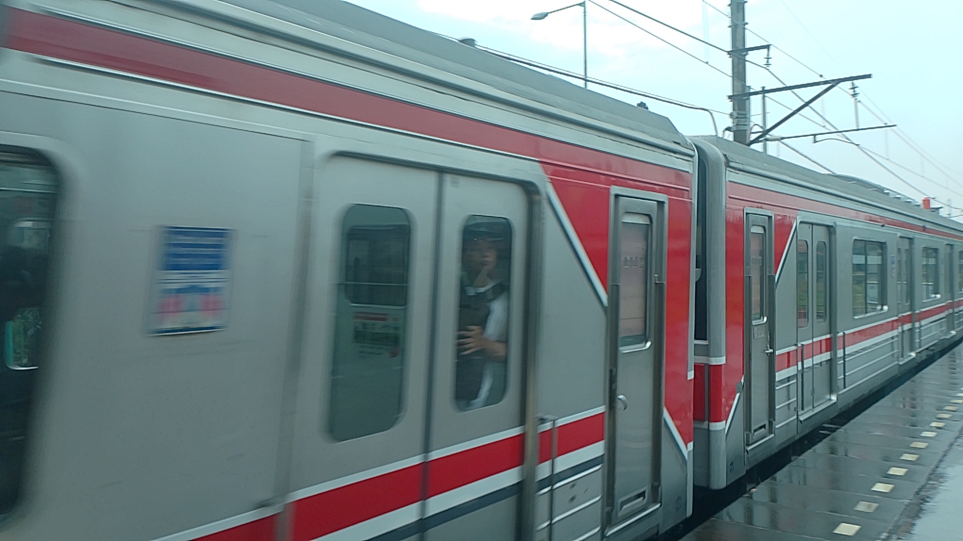 Hunting di Stasiun Cibitung  di Indonesia - foto kereta api dan lokomotif