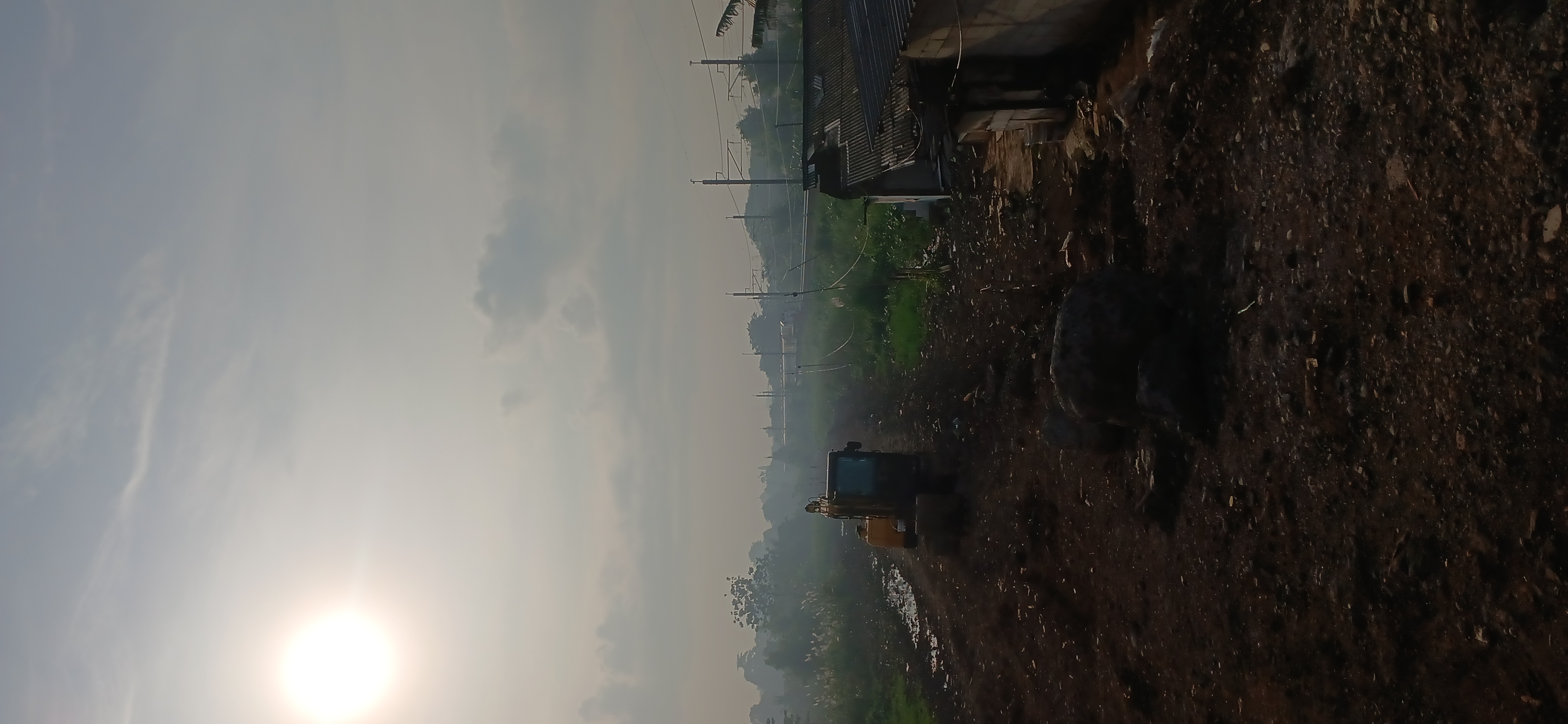 Sekali-kali foto pemandangan pagi hari di tambun di Indonesia - foto kereta api dan lokomotif