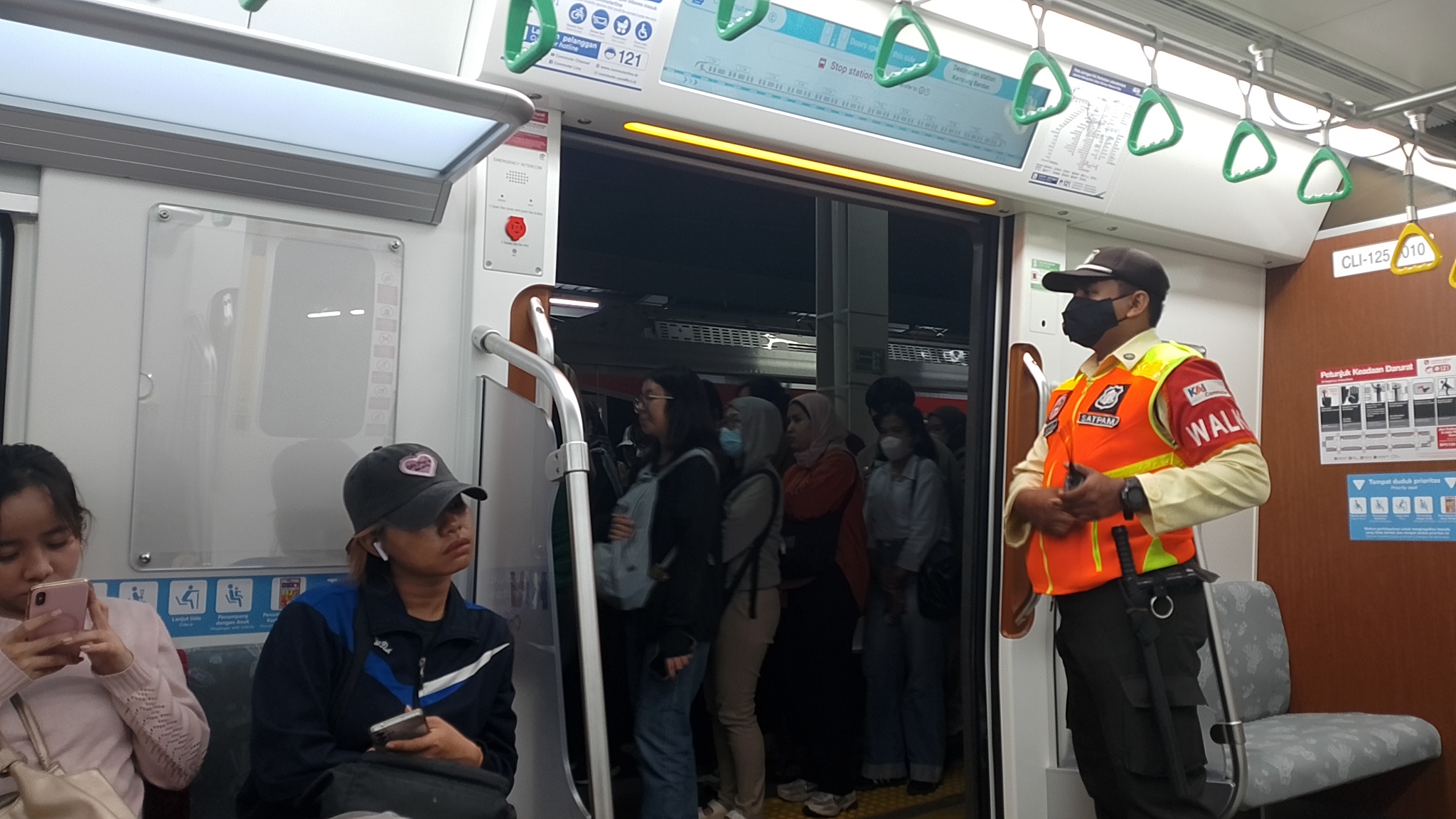 Mode Caost  di Indonesia - foto kereta api dan lokomotif