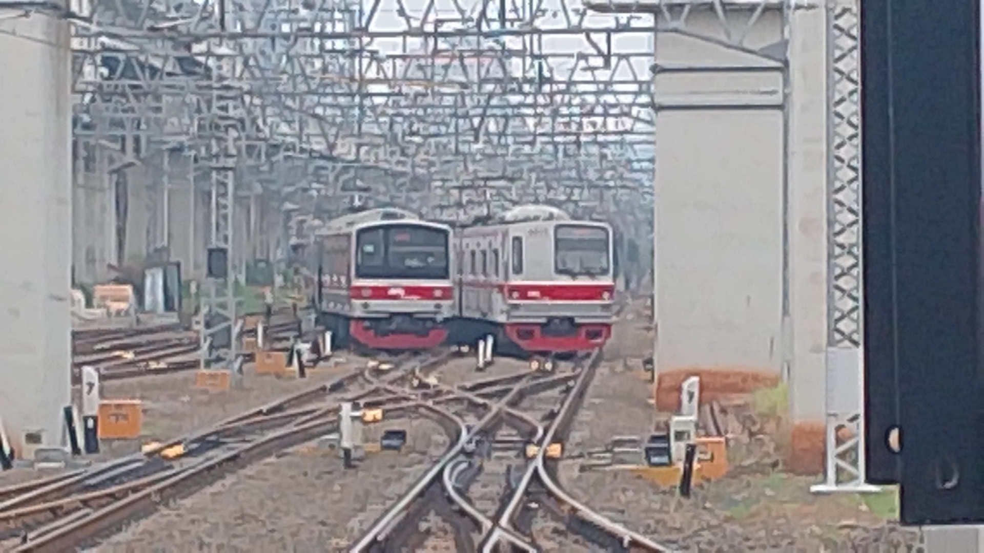 meliak meliuk di Indonesia - foto kereta api dan lokomotif