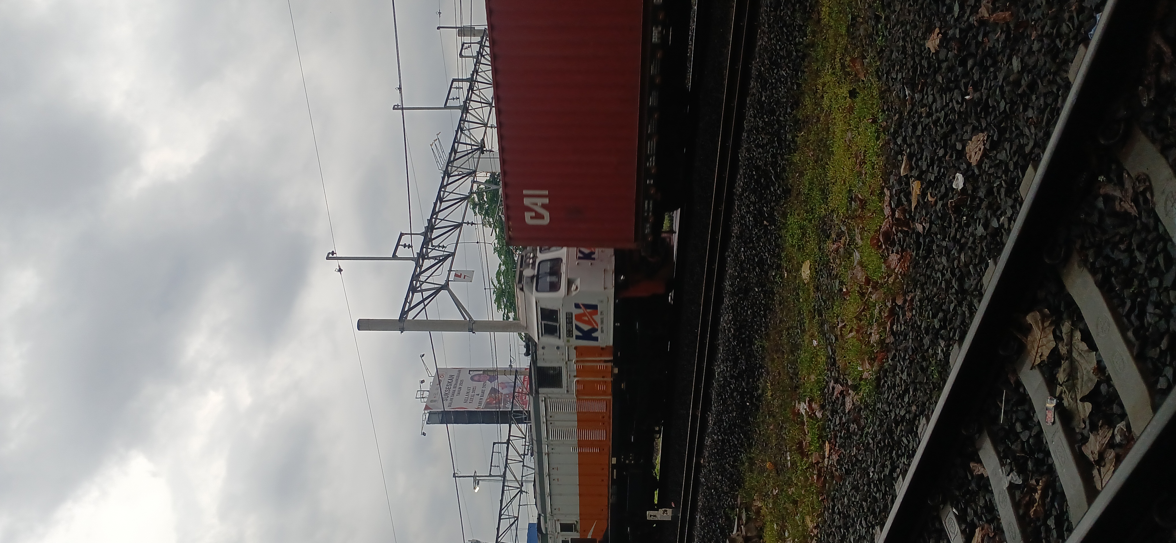 Foto kereta api petikemas di Indonesia - foto kereta api dan lokomotif